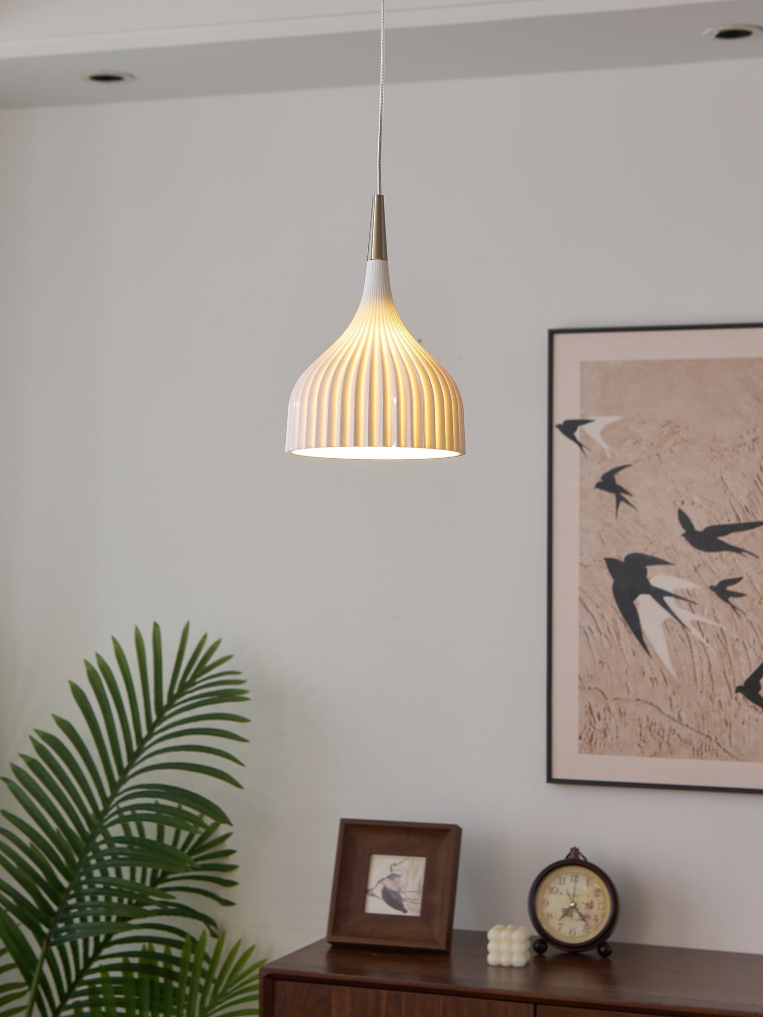 Durven Elegant Pendant Lamp-Neutral Decor