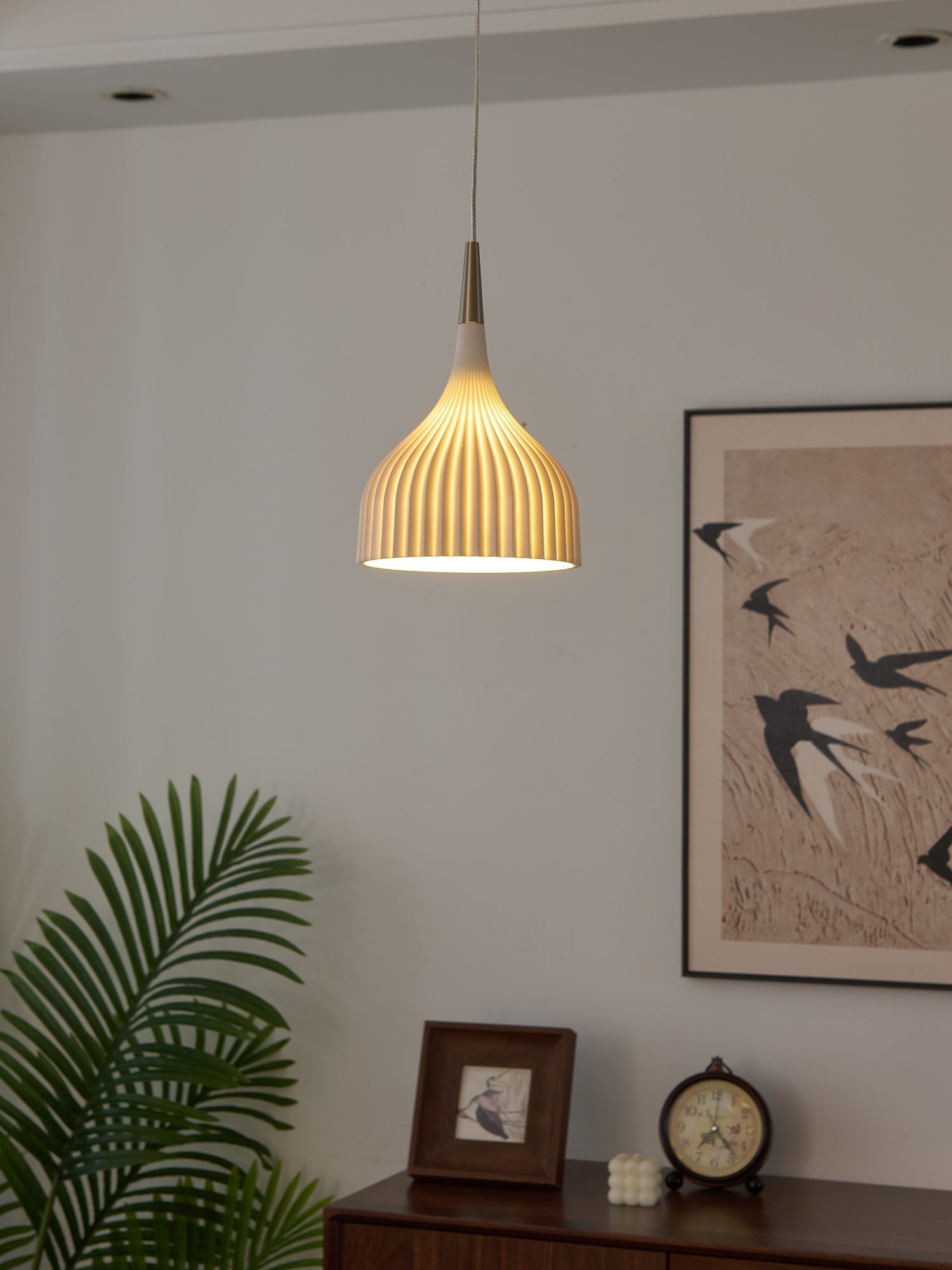 Durven Elegant Pendant Lamp-Neutral Decor