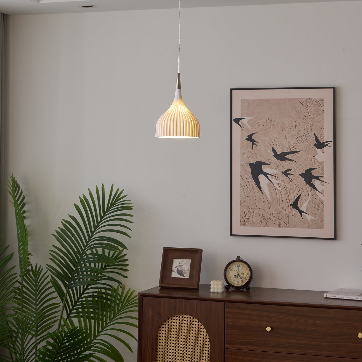 Durven Elegant Pendant Lamp-Neutral Decor