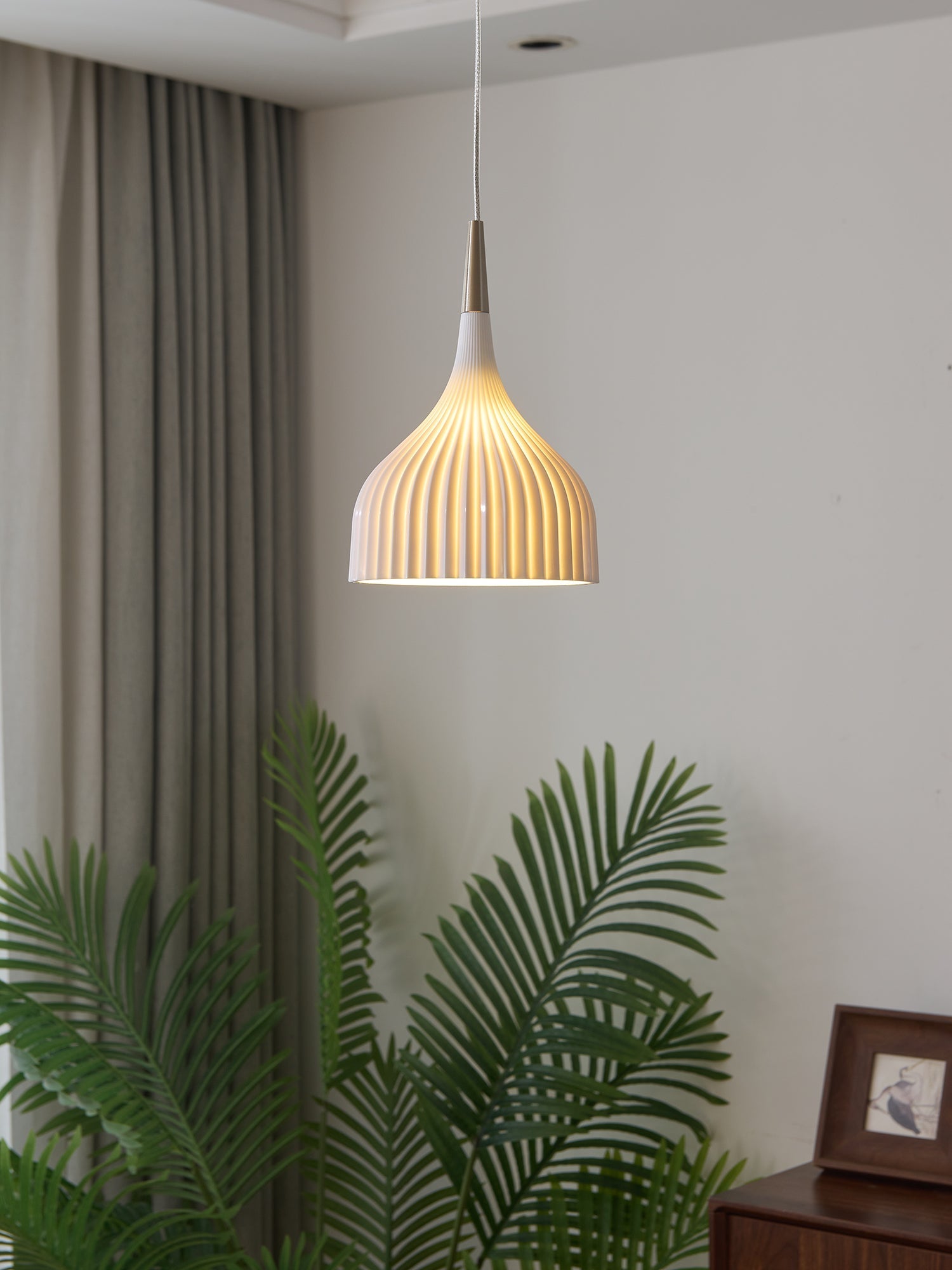 Durven Elegant Pendant Lamp-Neutral Decor