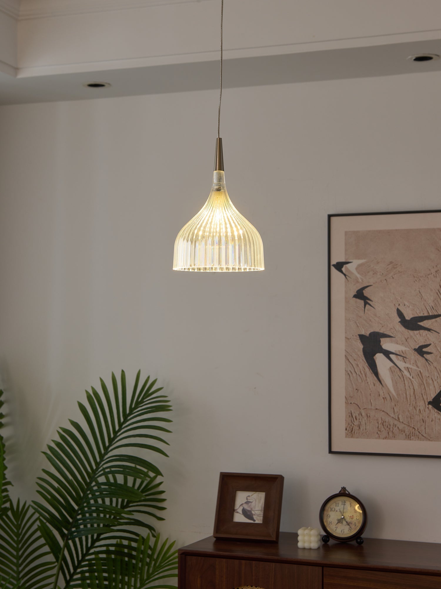 Durven Elegant Pendant Lamp-Neutral Decor
