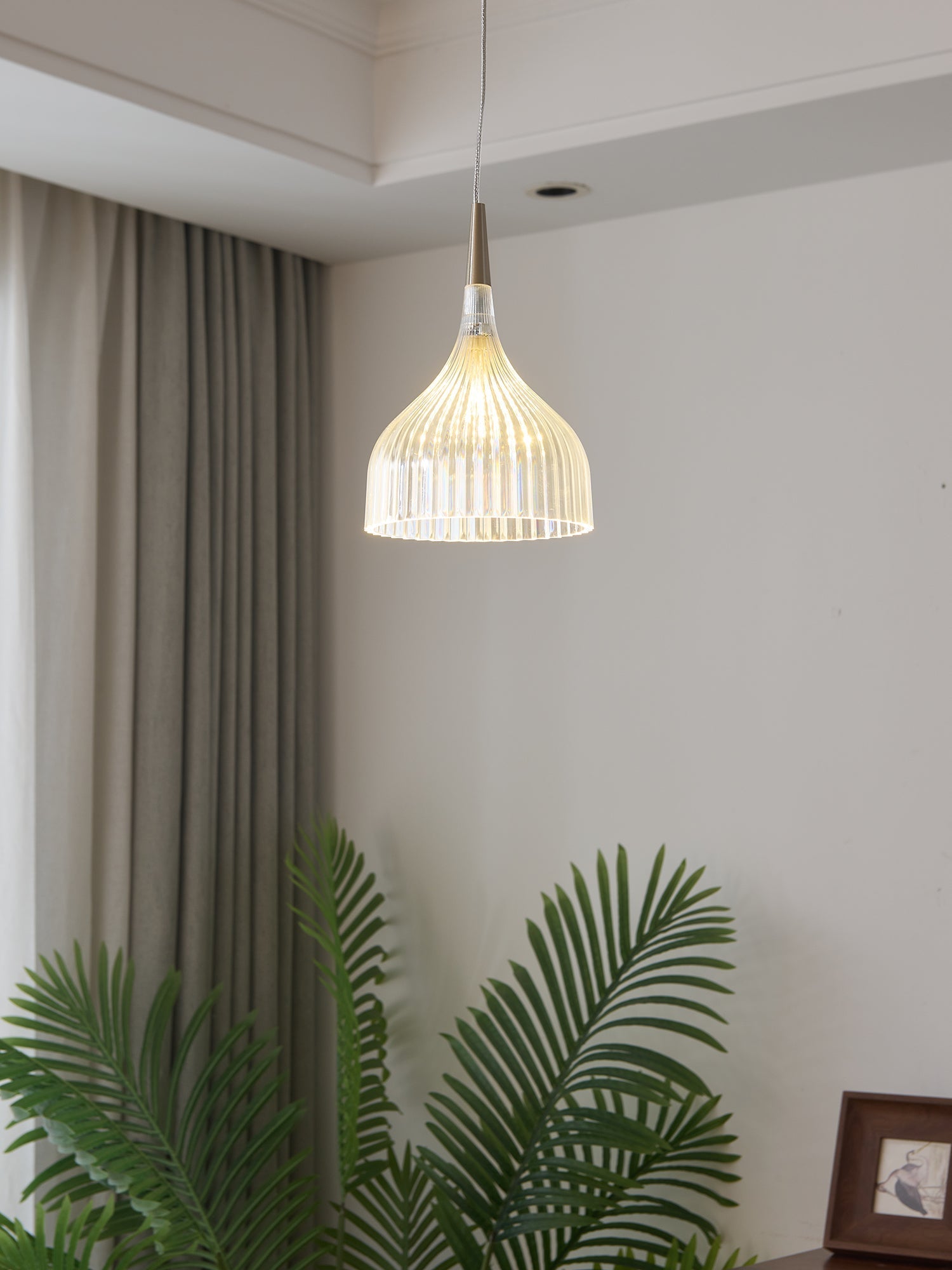 Durven Elegant Pendant Lamp-Neutral Decor