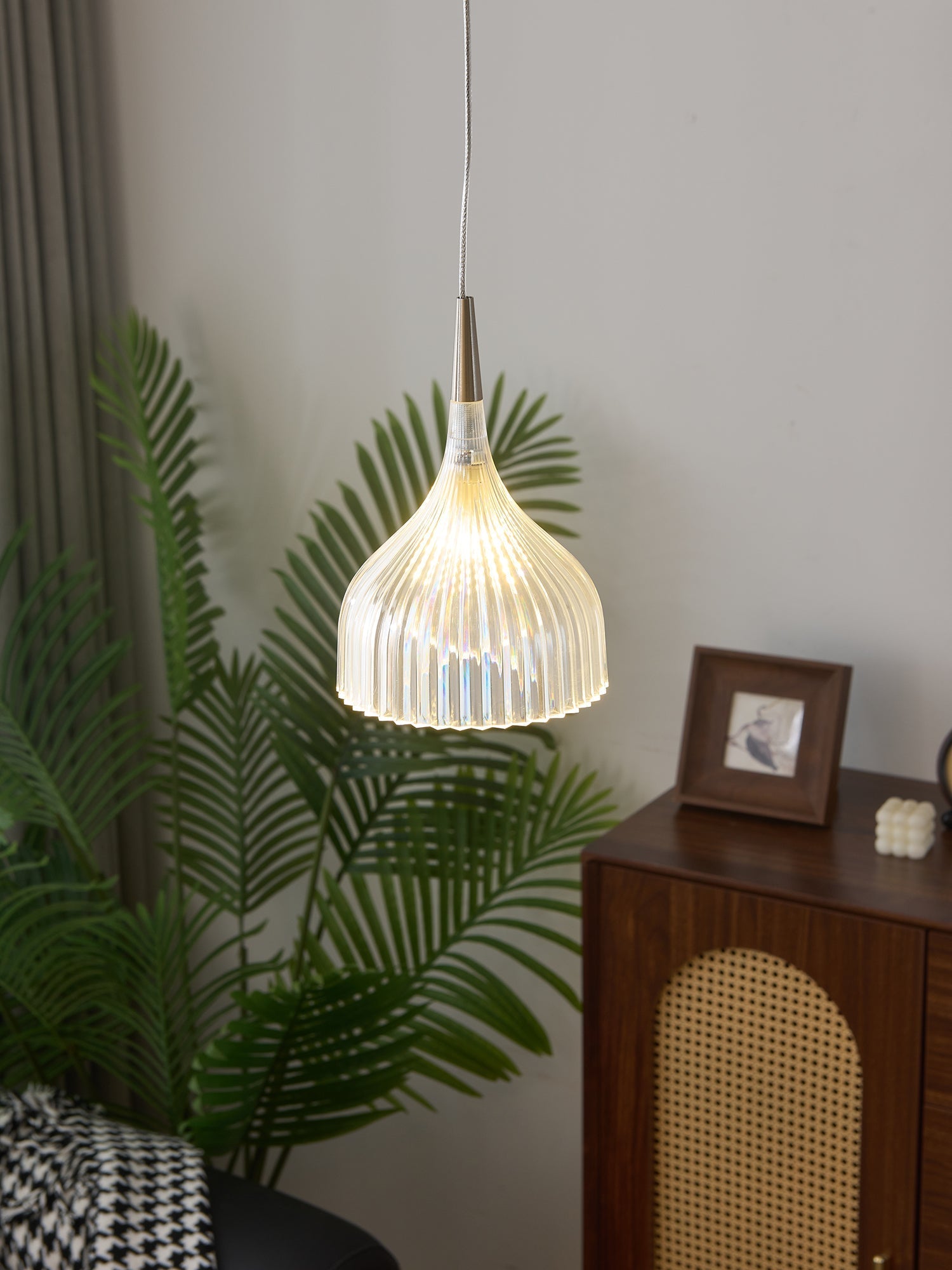 Durven Elegant Pendant Lamp-Neutral Decor