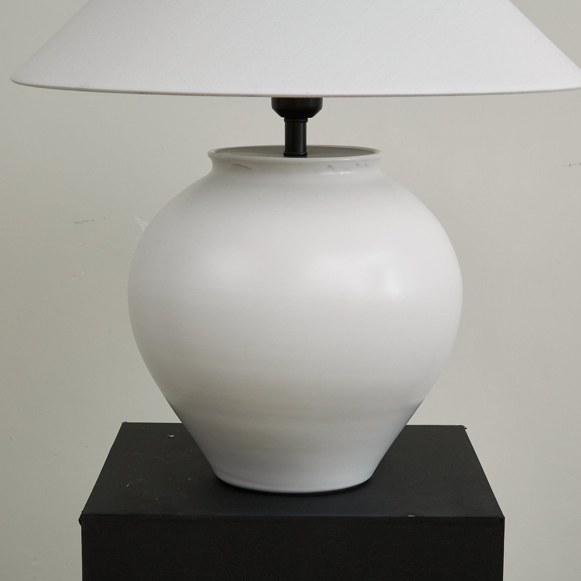 Vaso Classic Fabric Table Lamp-Neutral Decor
