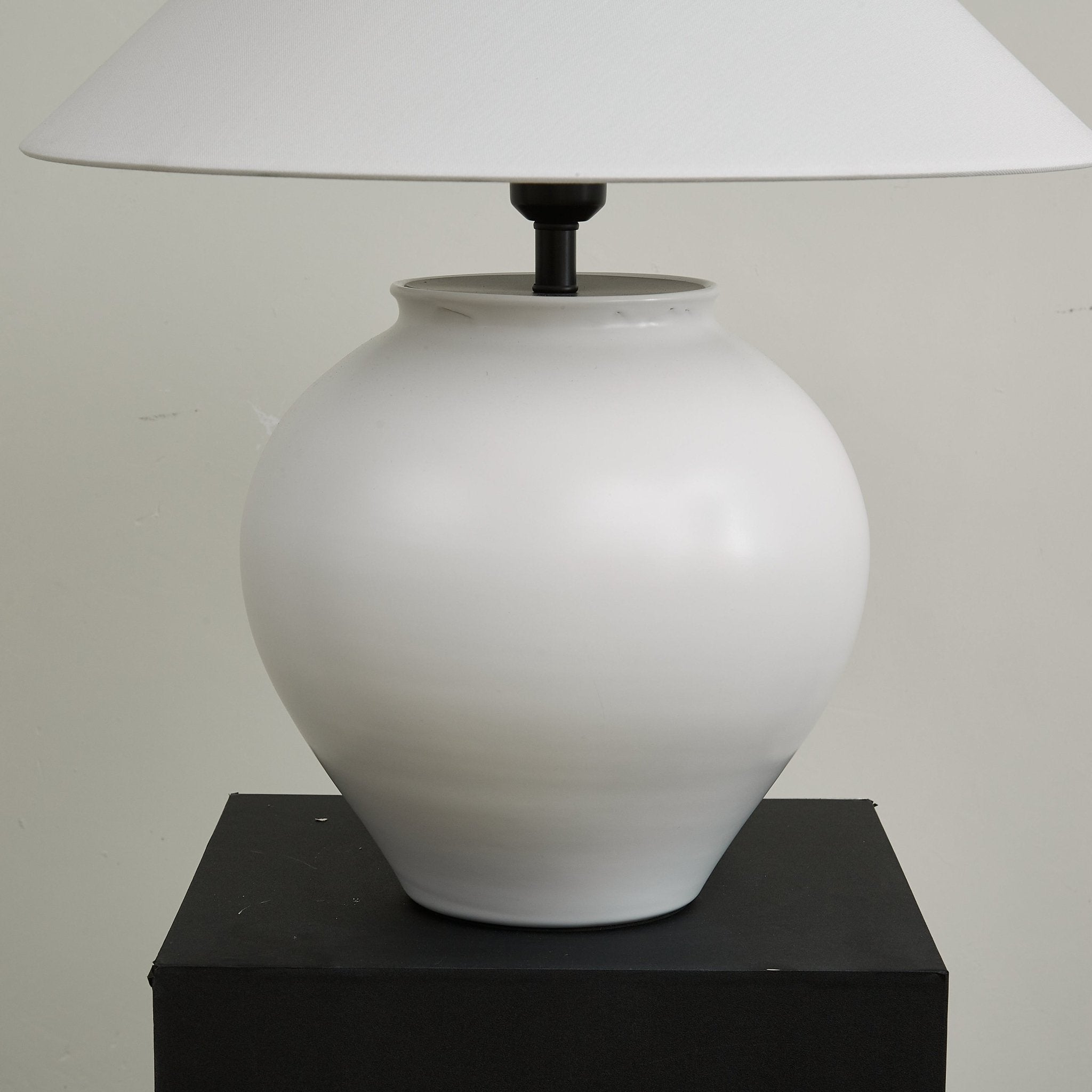 Vaso Classic Fabric Table Lamp-Neutral Decor