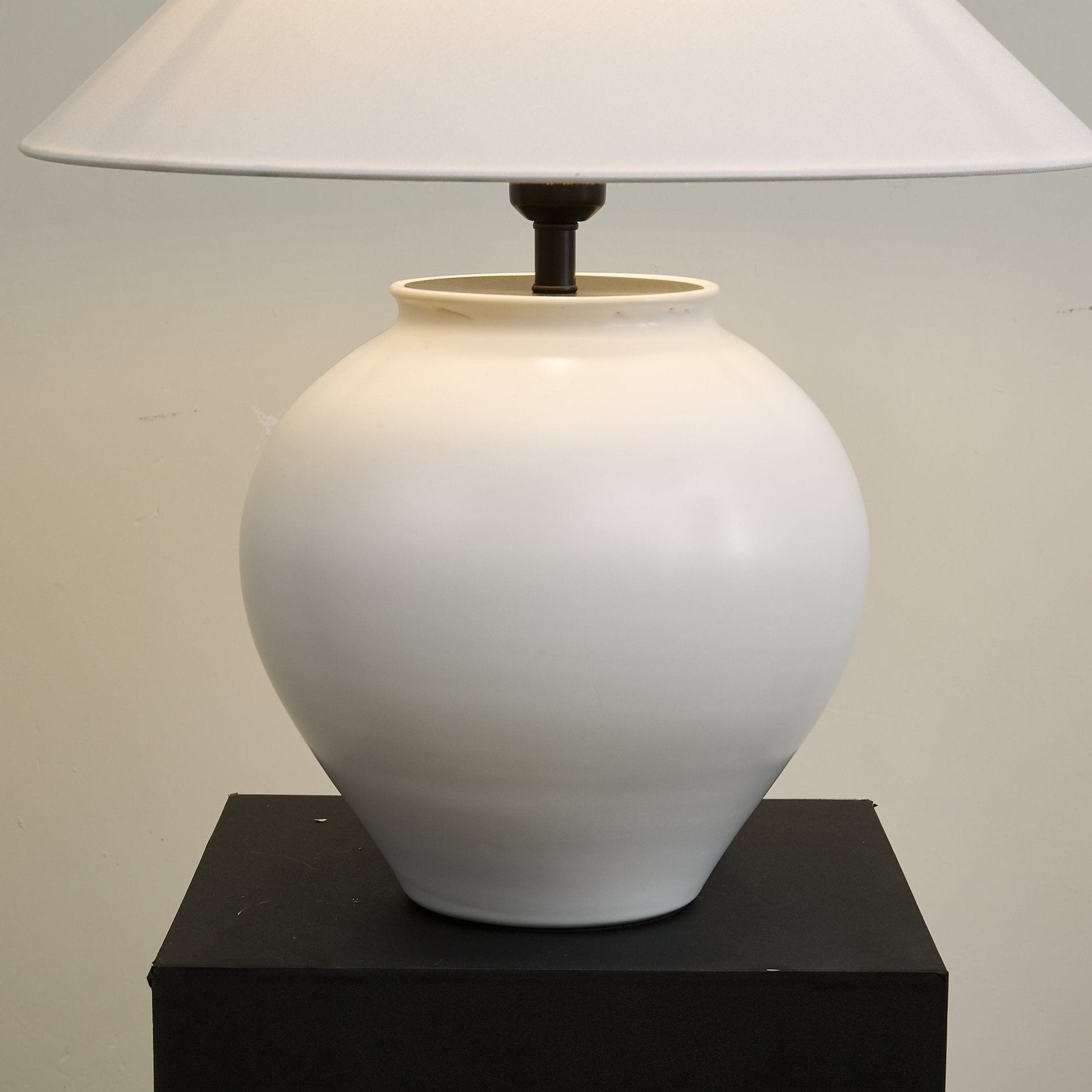 Vaso Classic Fabric Table Lamp-Neutral Decor