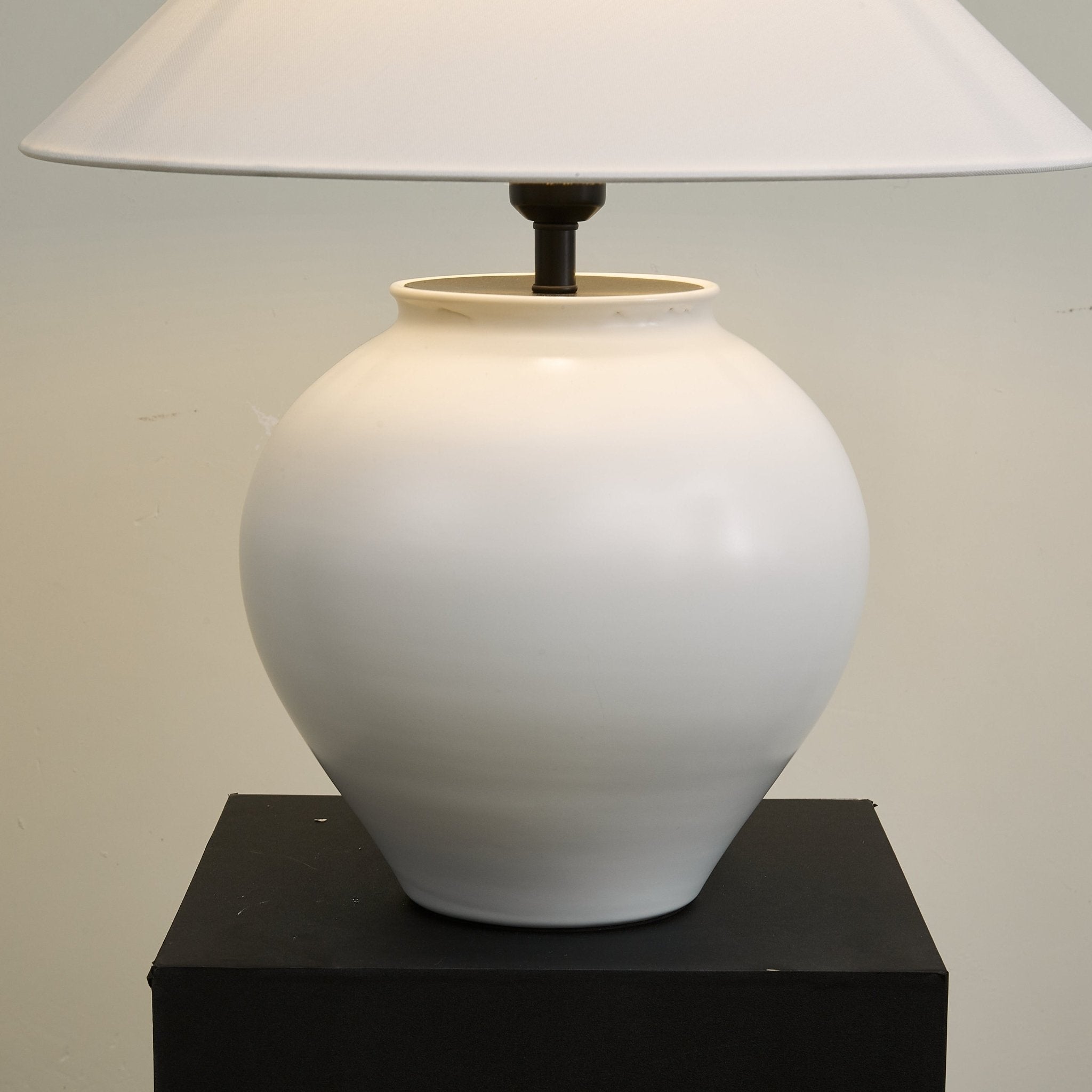 Vaso Classic Fabric Table Lamp-Neutral Decor