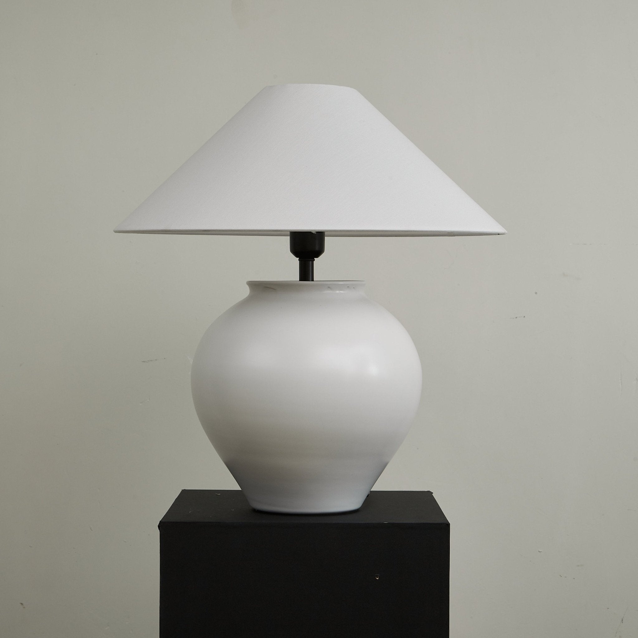 Vaso Classic Fabric Table Lamp-Neutral Decor