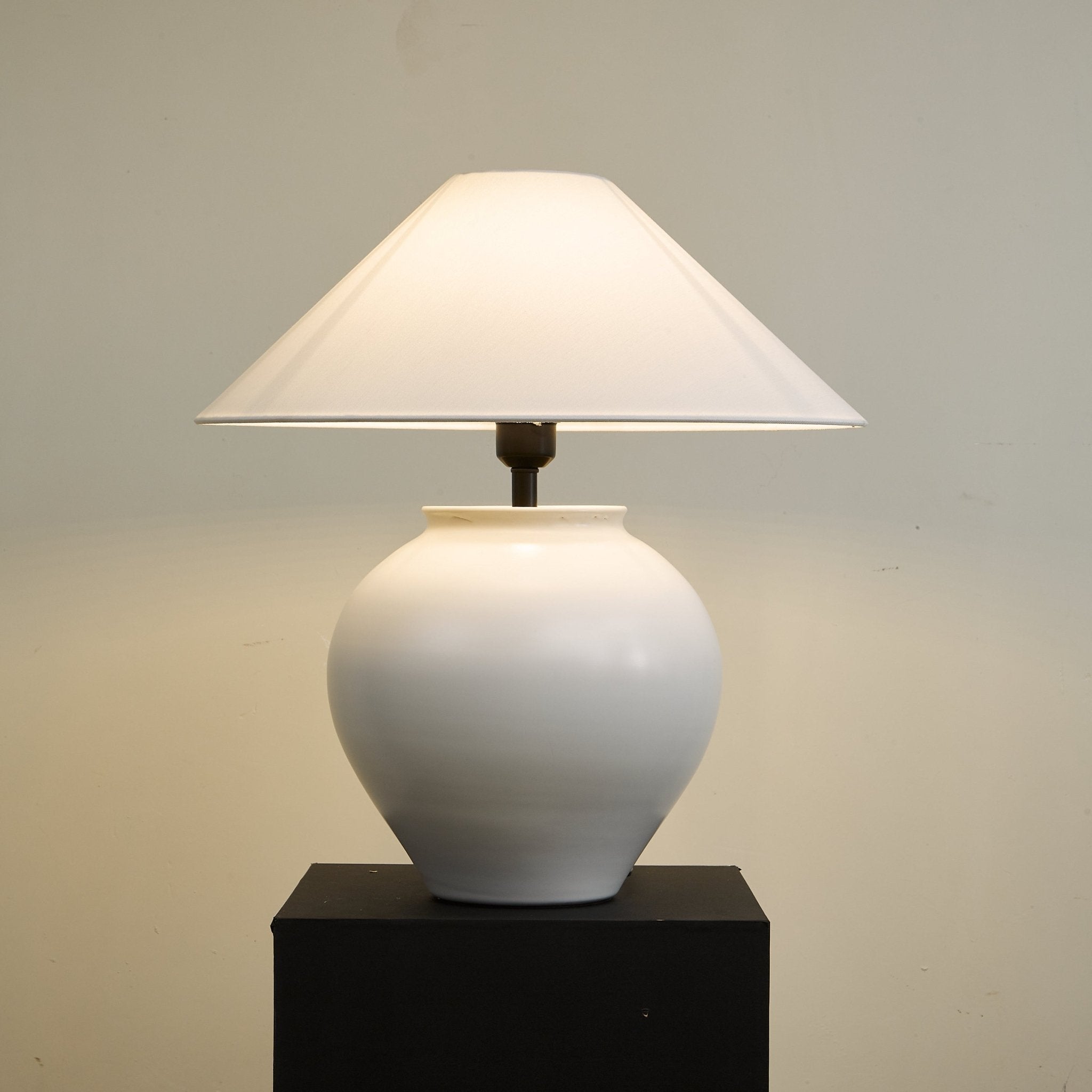Vaso Classic Fabric Table Lamp-Neutral Decor