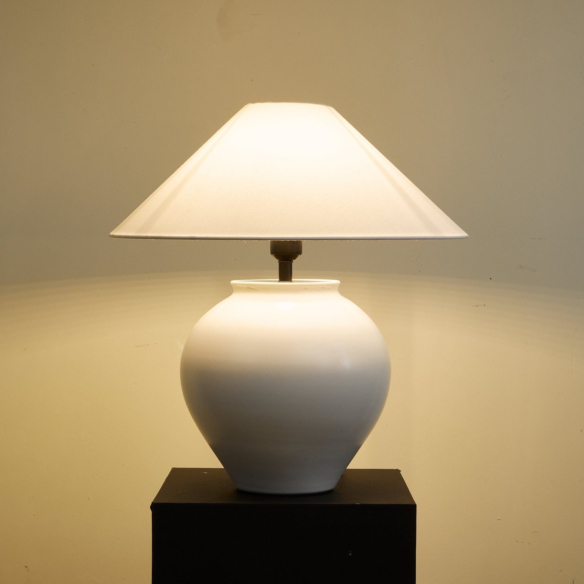 Vaso Classic Fabric Table Lamp-Neutral Decor