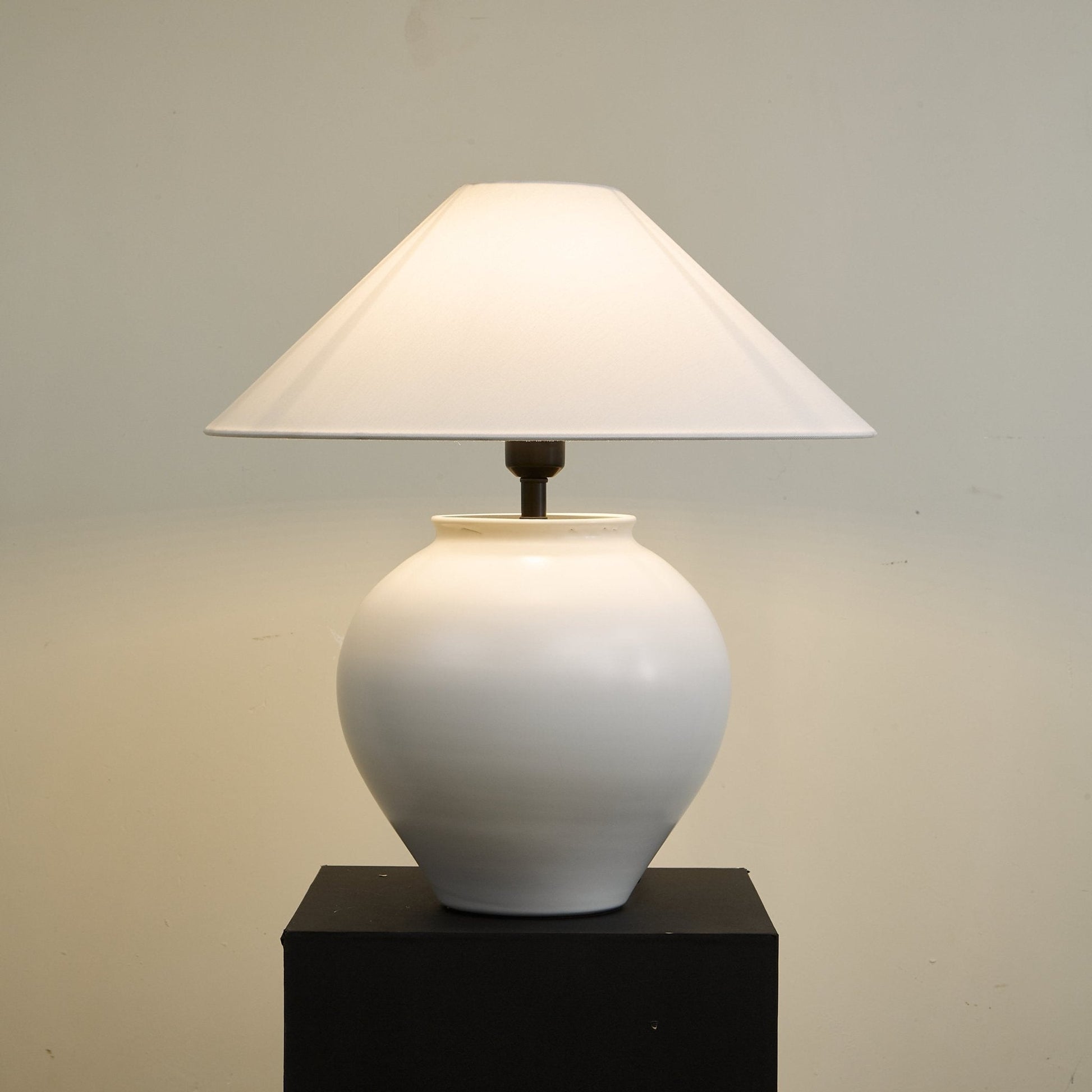Vaso Classic Fabric Table Lamp-Neutral Decor