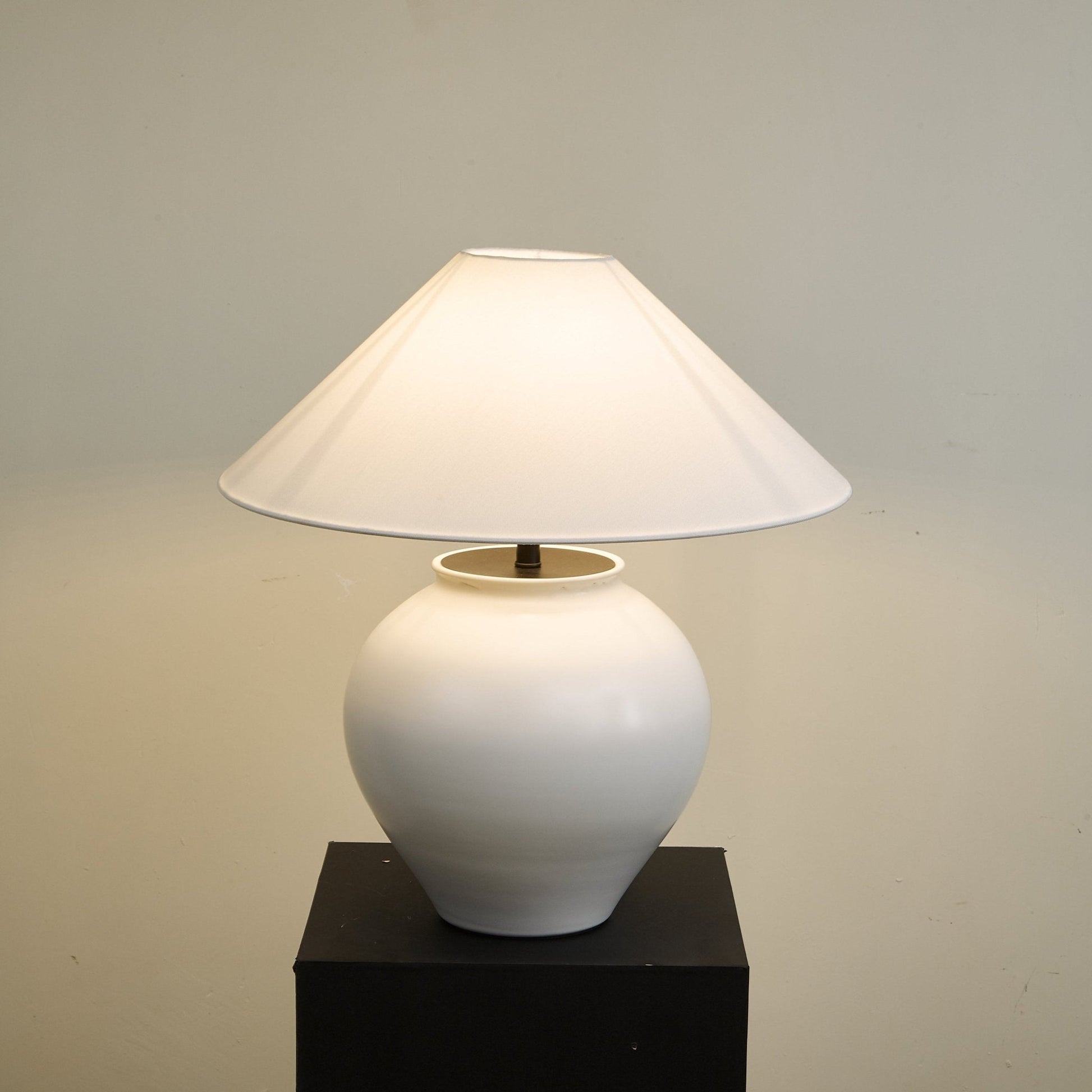Vaso Classic Fabric Table Lamp-Neutral Decor