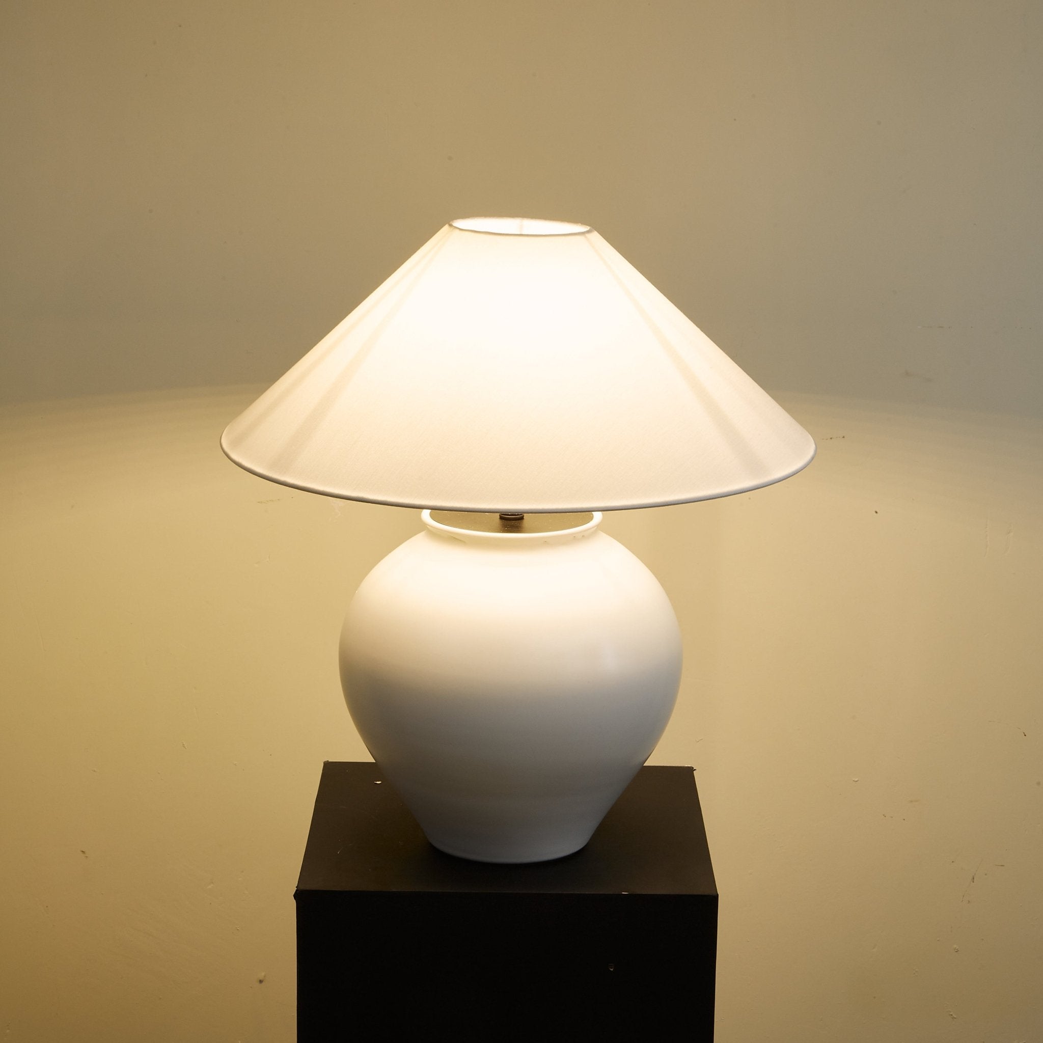 Vaso Classic Fabric Table Lamp-Neutral Decor