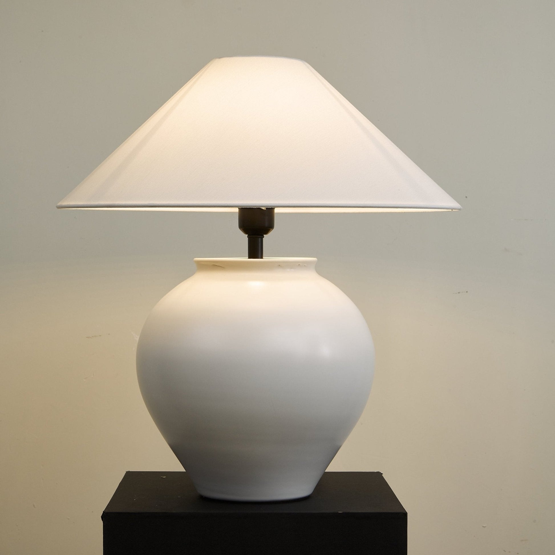 Vaso Classic Fabric Table Lamp-Neutral Decor