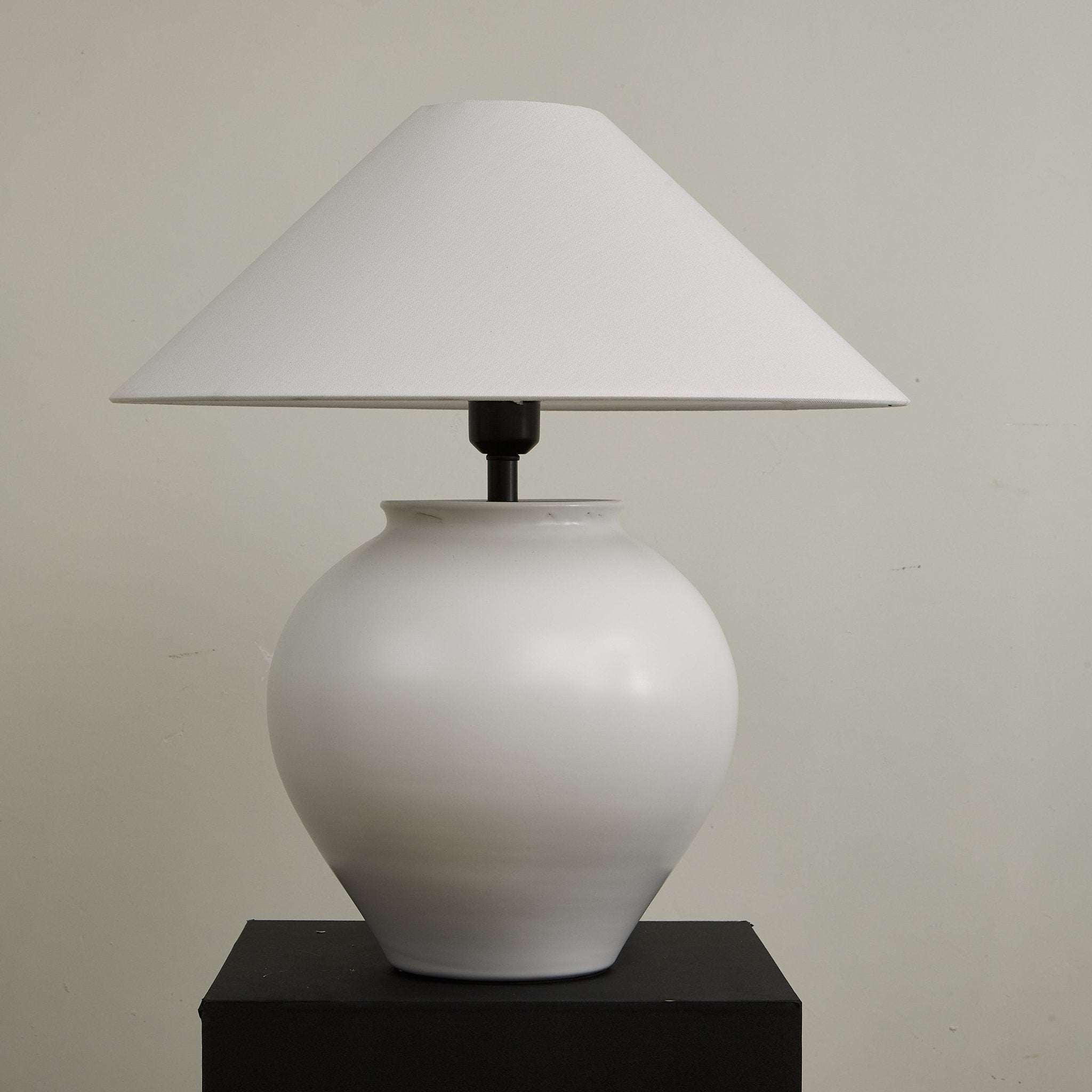 Vaso Classic Fabric Table Lamp-Neutral Decor