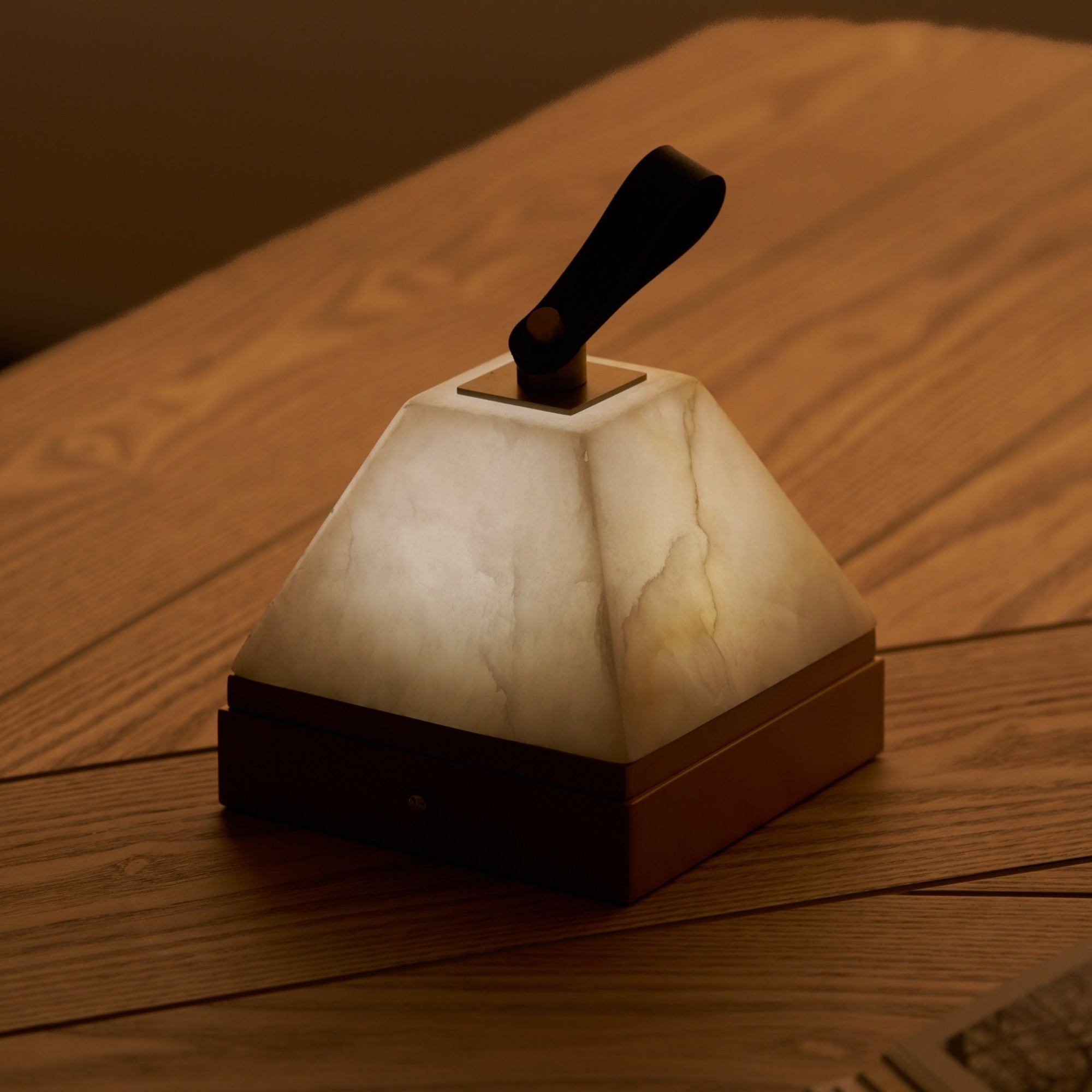 Pyramidale Alabaster Table Lamp with Leather Handle-Neutral Decor