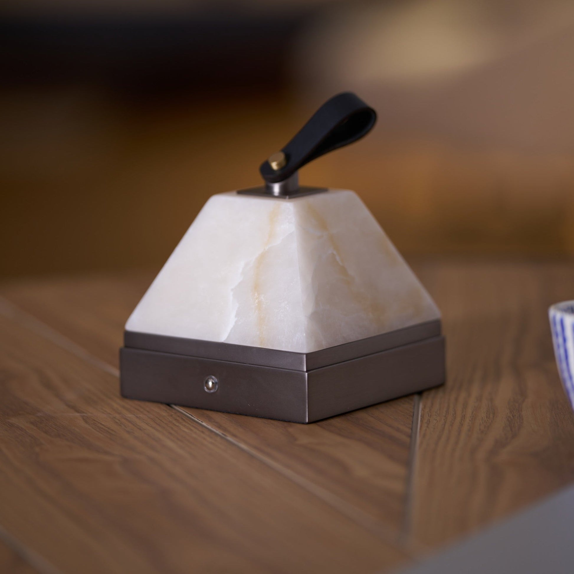 Pyramidale Alabaster Table Lamp with Leather Handle-Neutral Decor