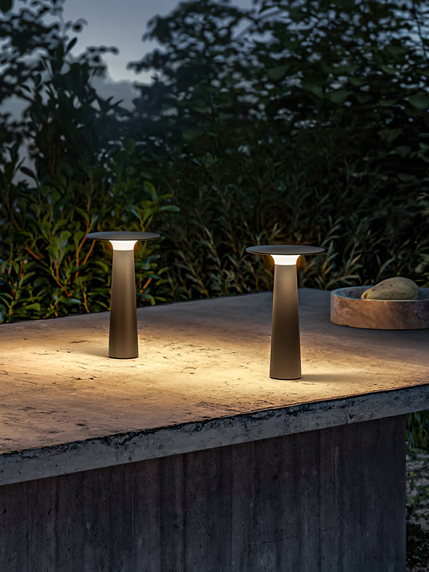 Gwil Disk Outdoor Table Light-Neutral Decor
