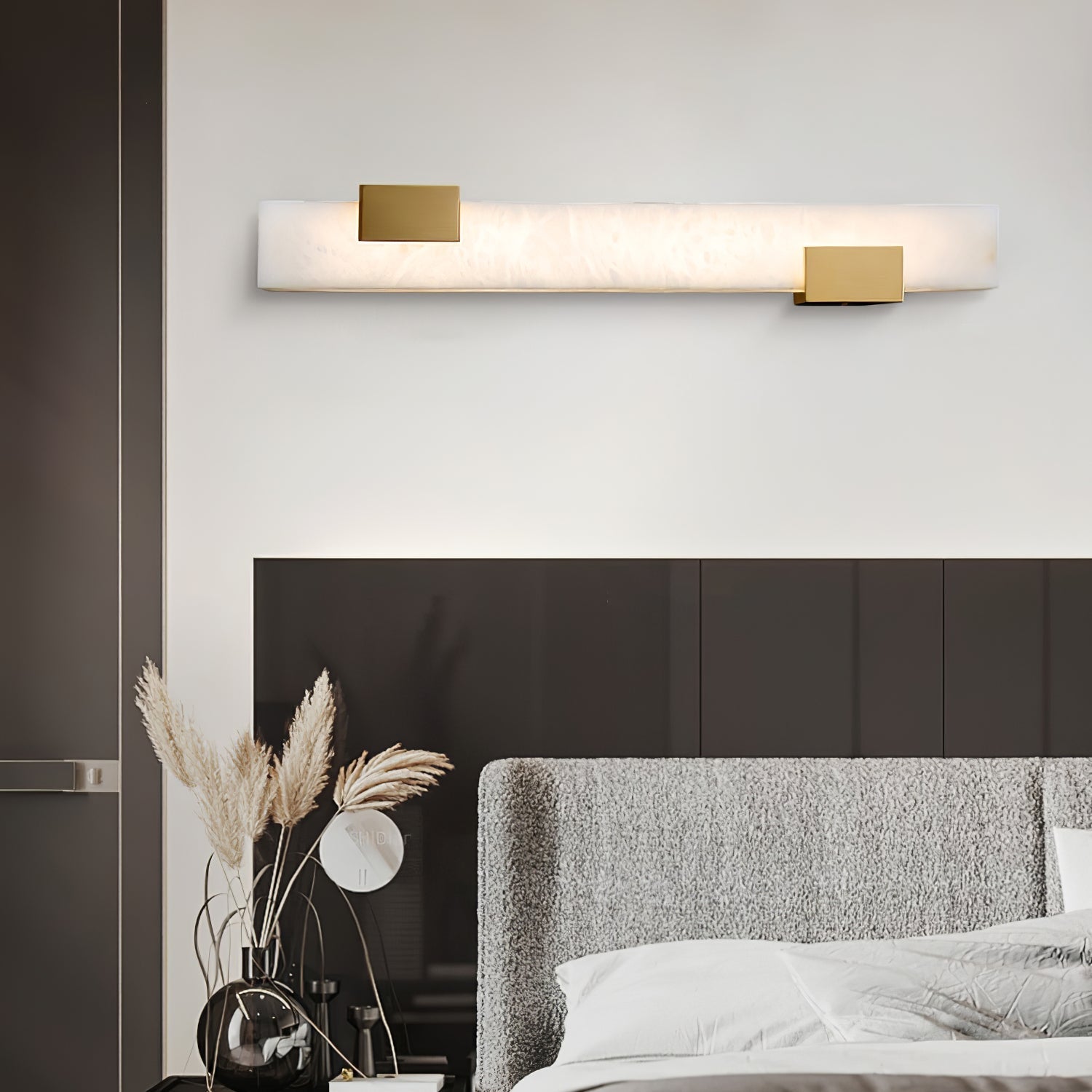 Eos Linear Alabaster Wall Light-Neutral Decor