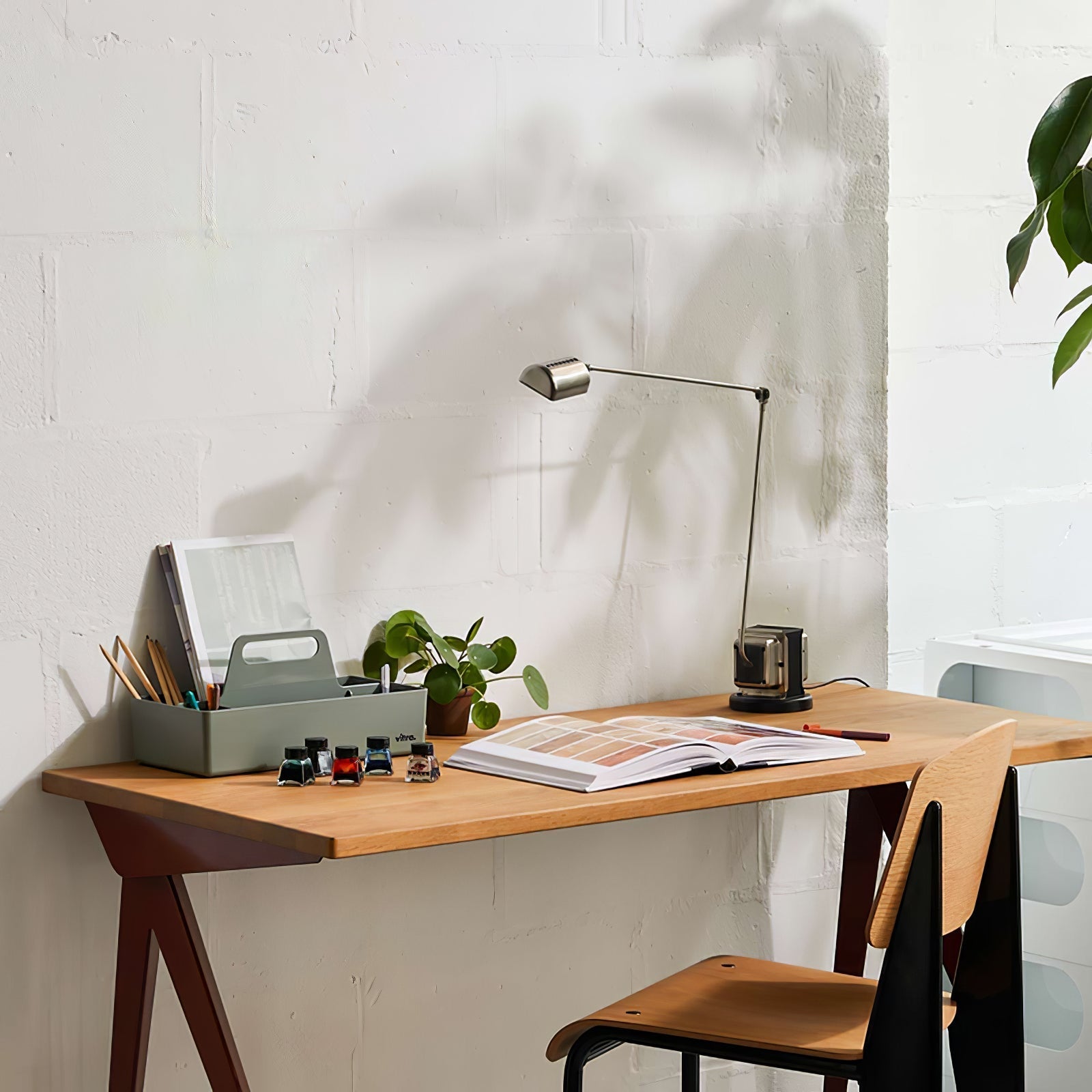 Orvyn Minimalist Table Lamp-Neutral Decor