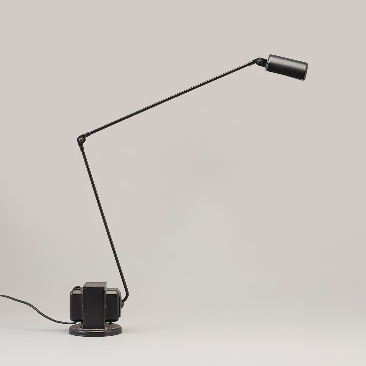 Orvyn Minimalist Table Lamp-Neutral Decor