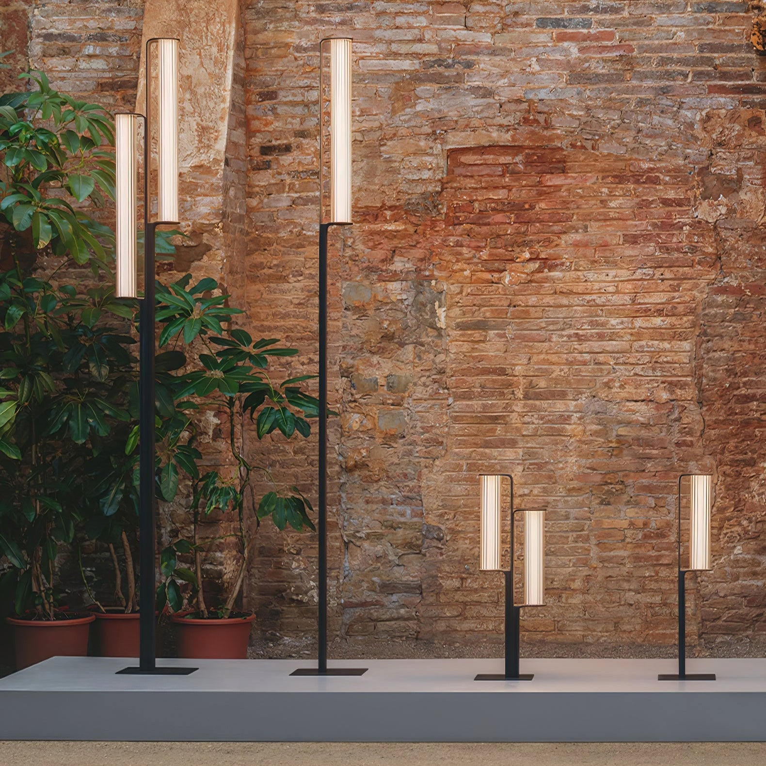 Wistyn Arc Duo Outdoor Lamp-Neutral Decor