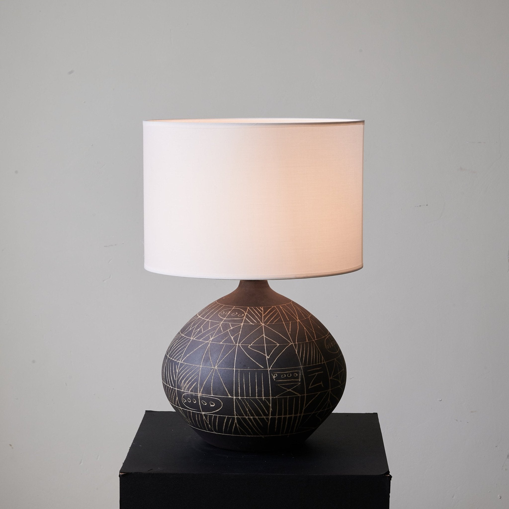 Alex Minimalist Table Lamp-Neutral Decor