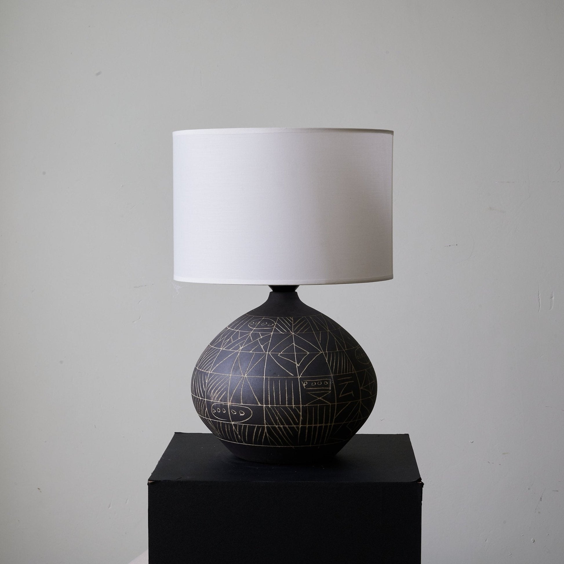 Alex Minimalist Table Lamp-Neutral Decor