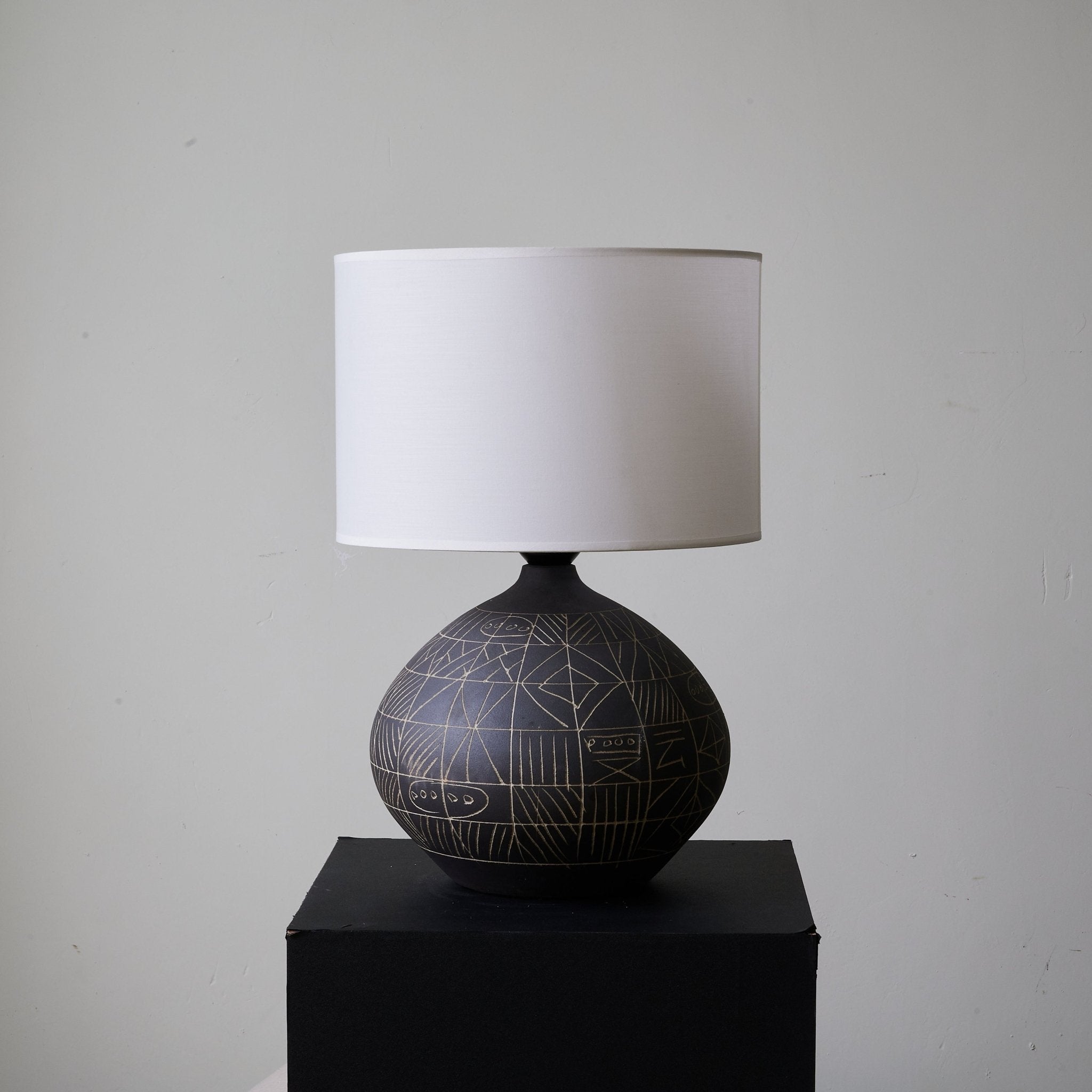 Alex Minimalist Table Lamp-Neutral Decor