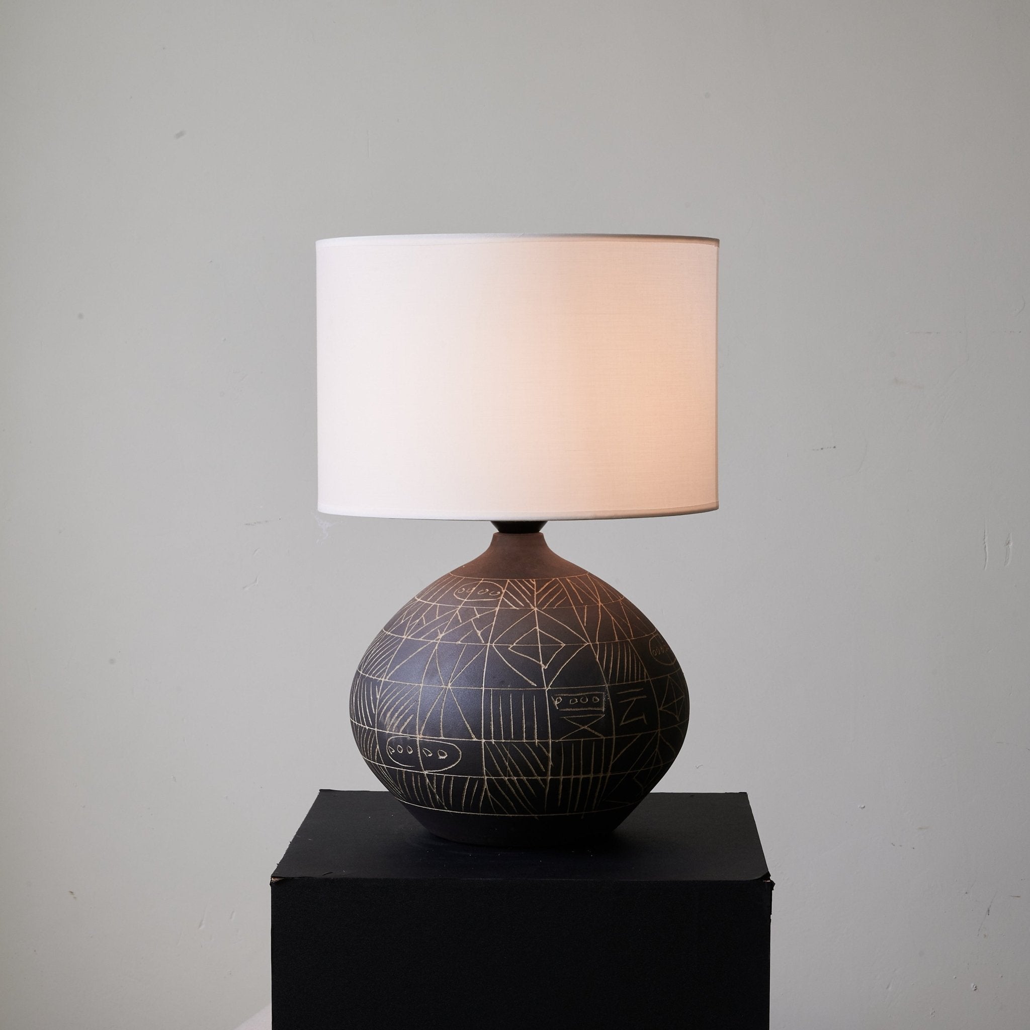 Alex Minimalist Table Lamp-Neutral Decor