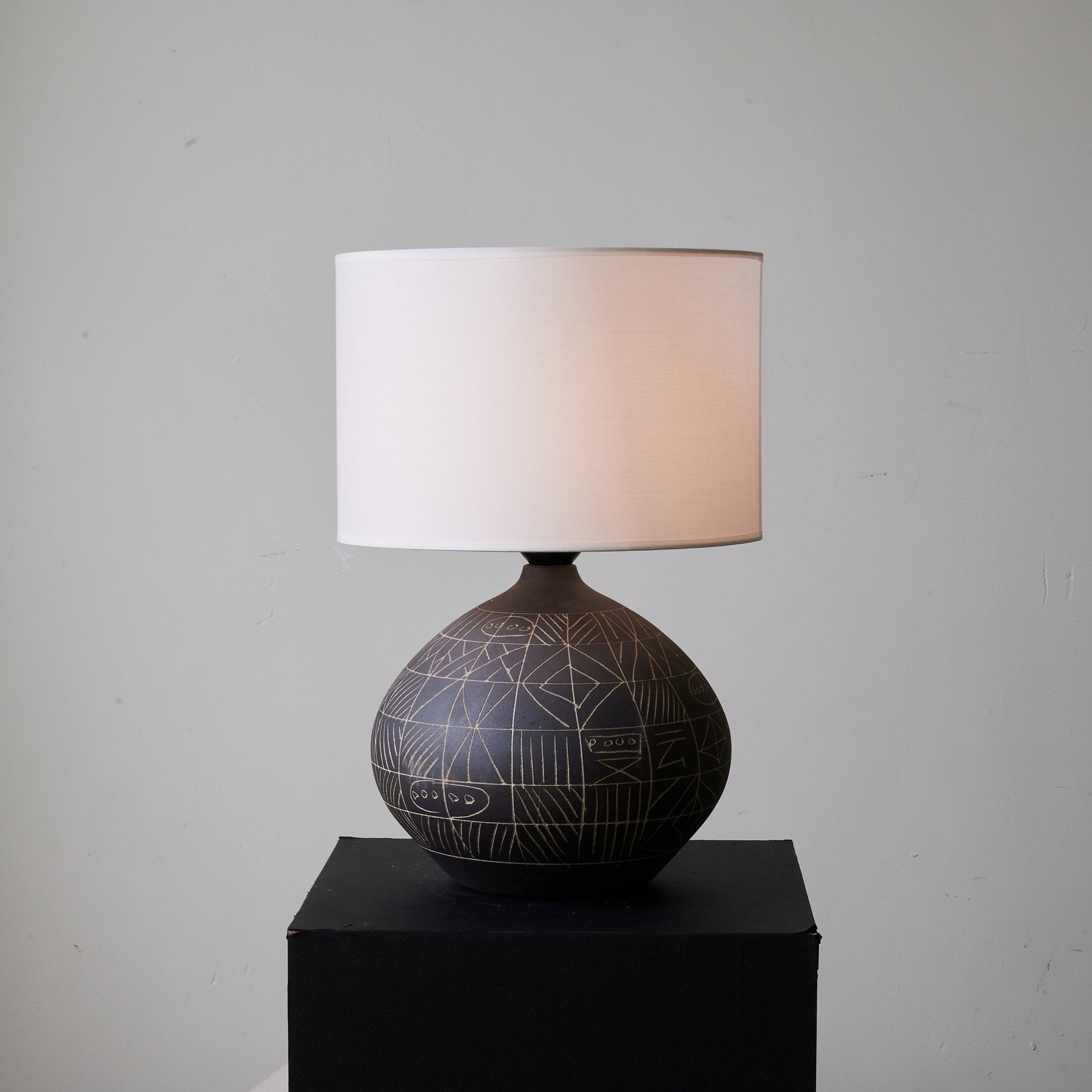 Alex Minimalist Table Lamp-Neutral Decor