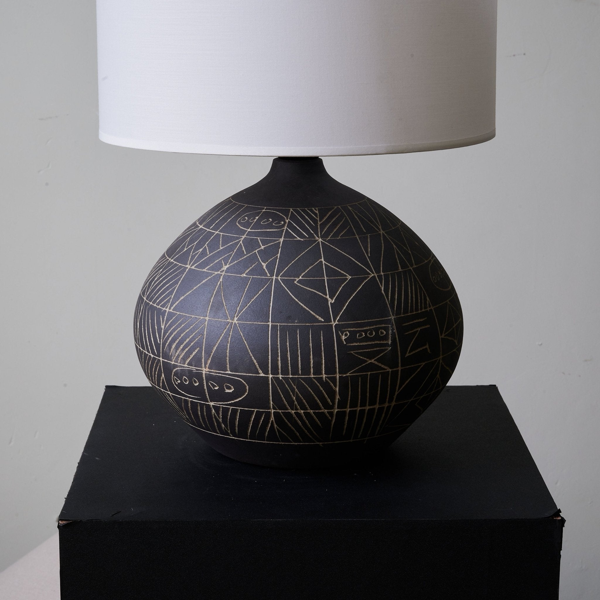 Alex Minimalist Table Lamp-Neutral Decor