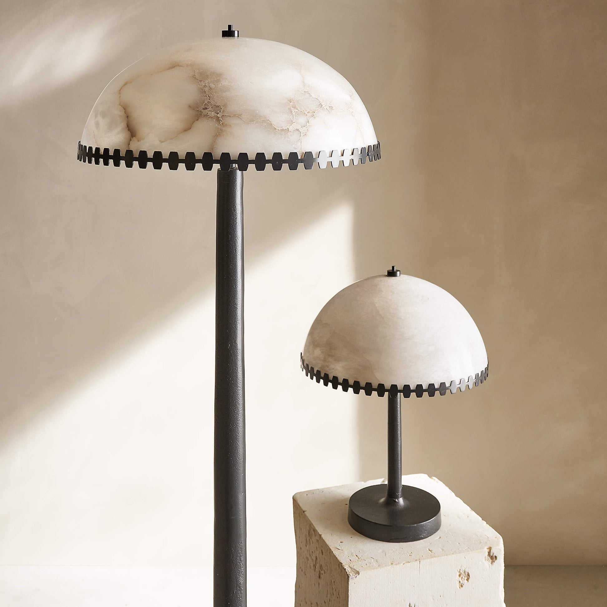 Nuxs Elegant Alabaster Dome Table Lamp-Neutral Decor
