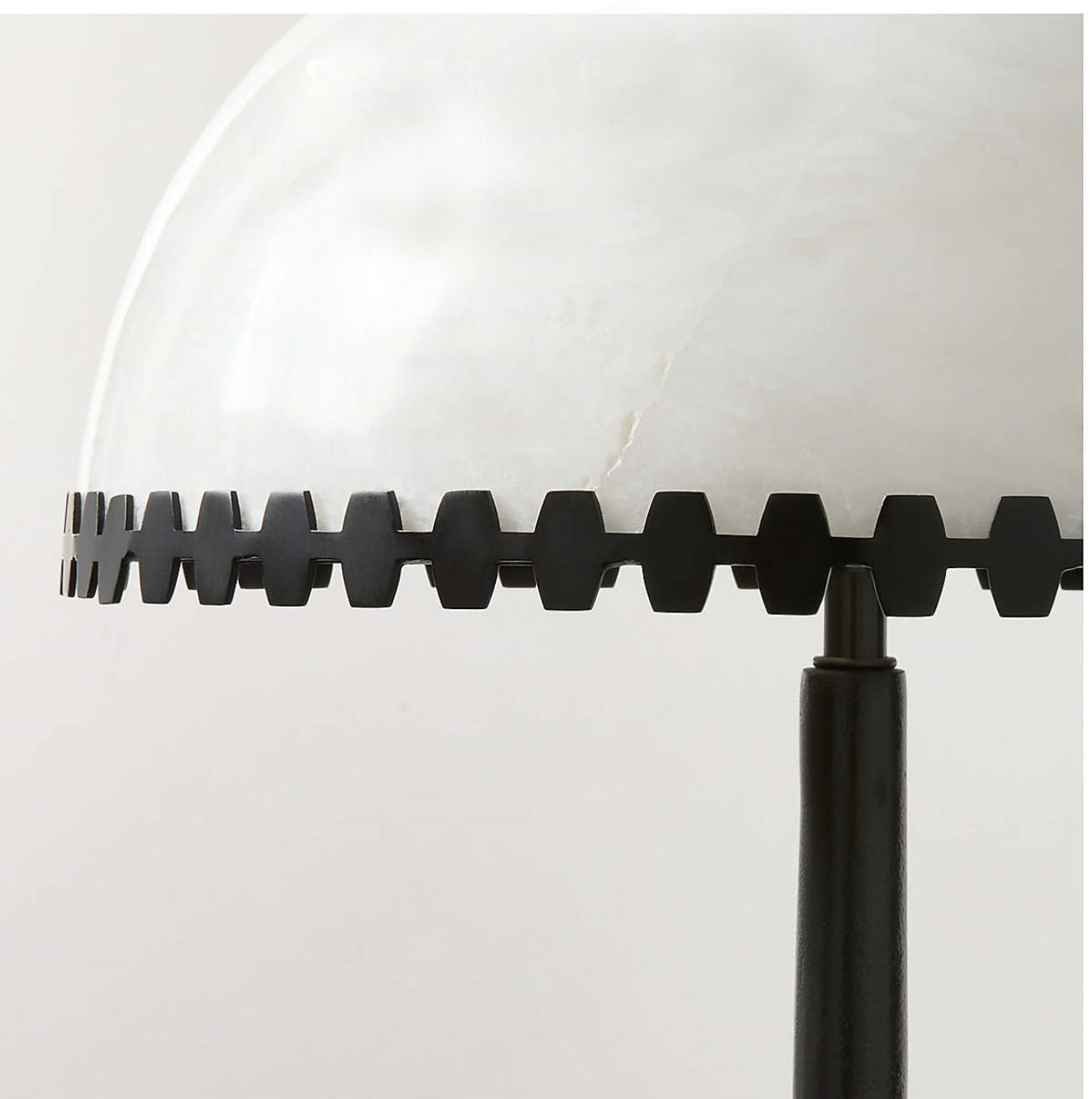 Nuxs Elegant Alabaster Dome Table Lamp-Neutral Decor