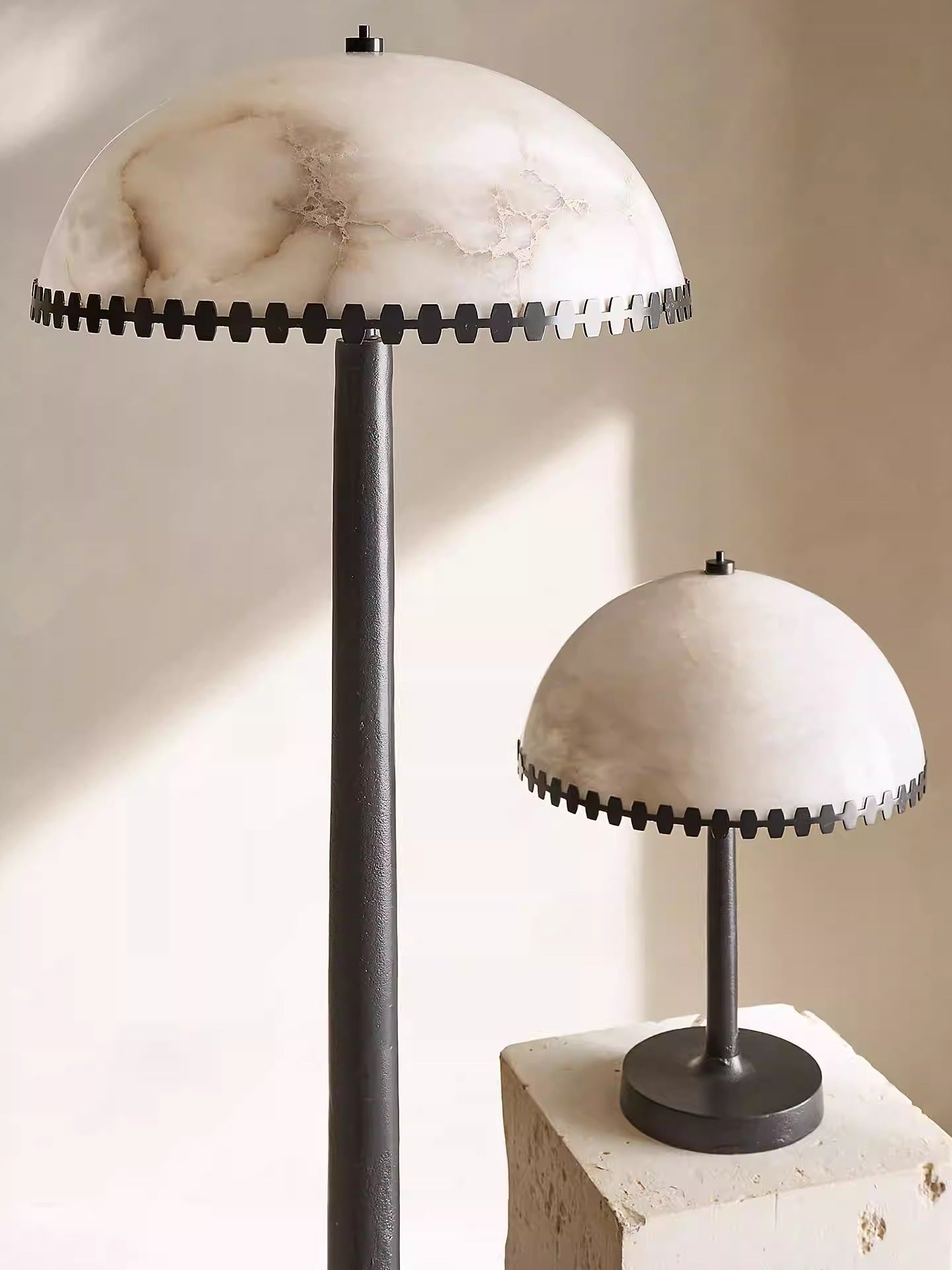 Nuxs Elegant Alabaster Dome Table Lamp-Neutral Decor