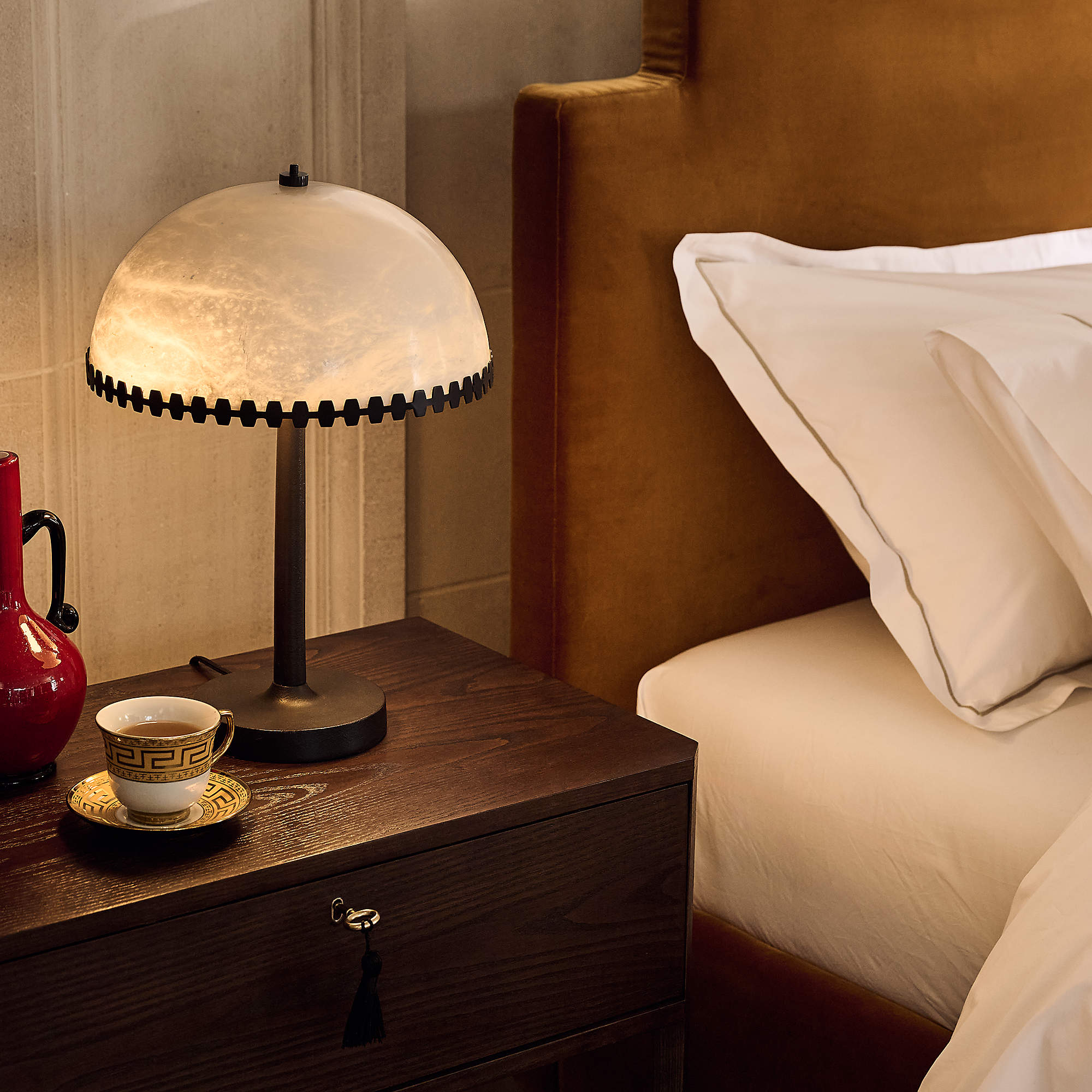 Nuxs Elegant Alabaster Dome Table Lamp-Neutral Decor