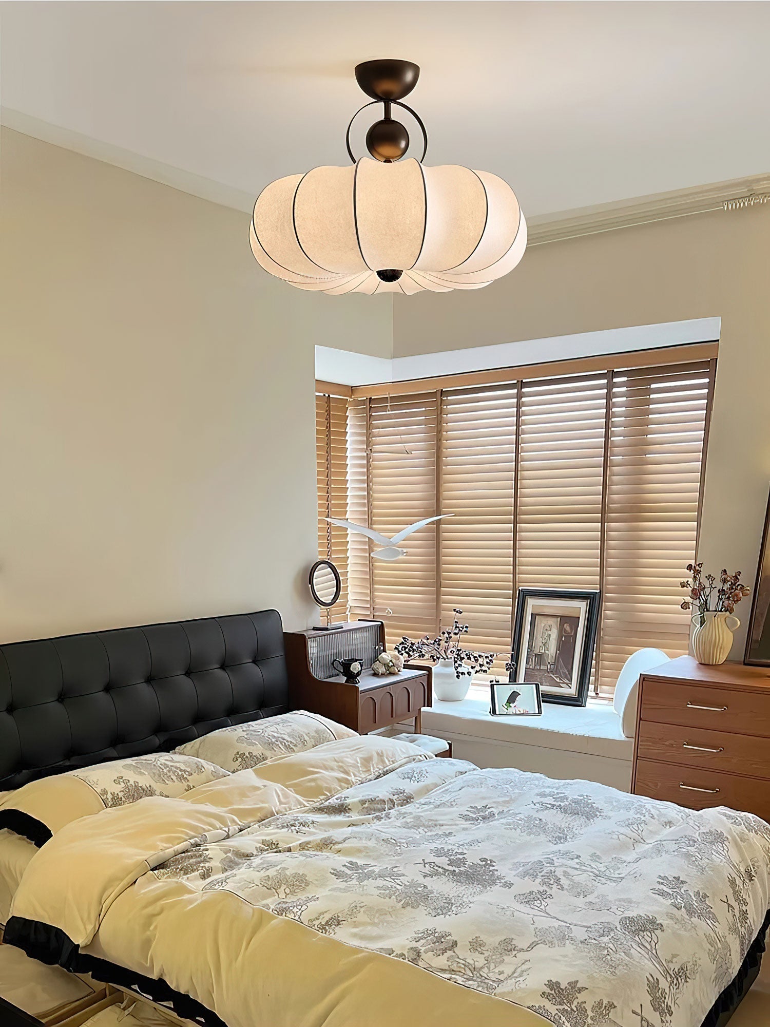 Yunshui Petal Fabric Bronze Pendant Light-Neutral Decor