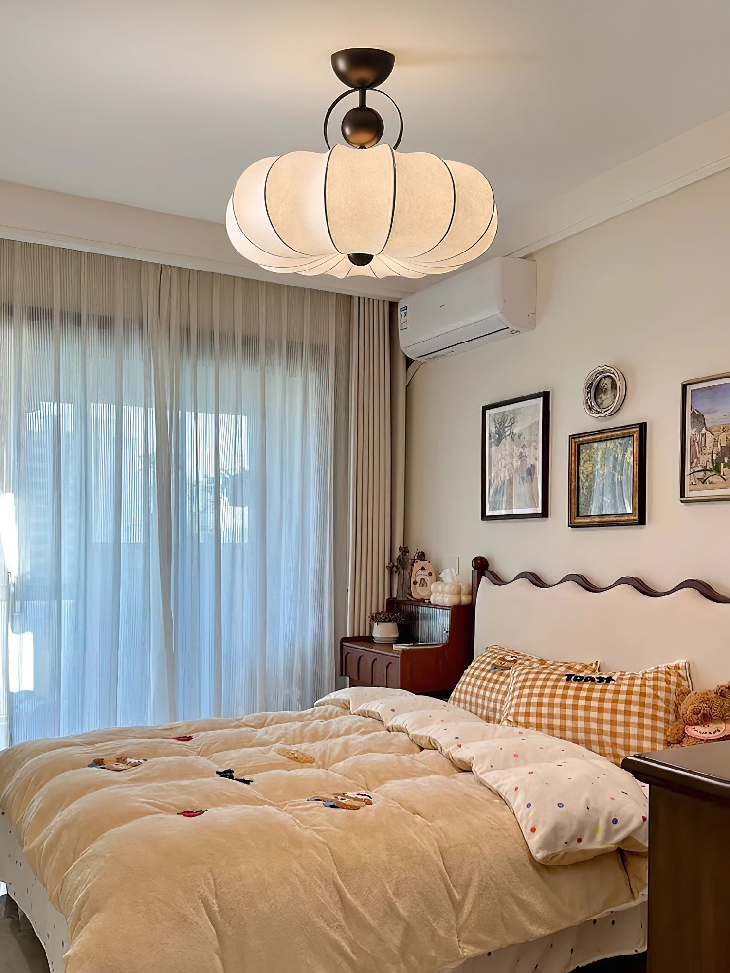 Yunshui Petal Fabric Bronze Pendant Light-Neutral Decor