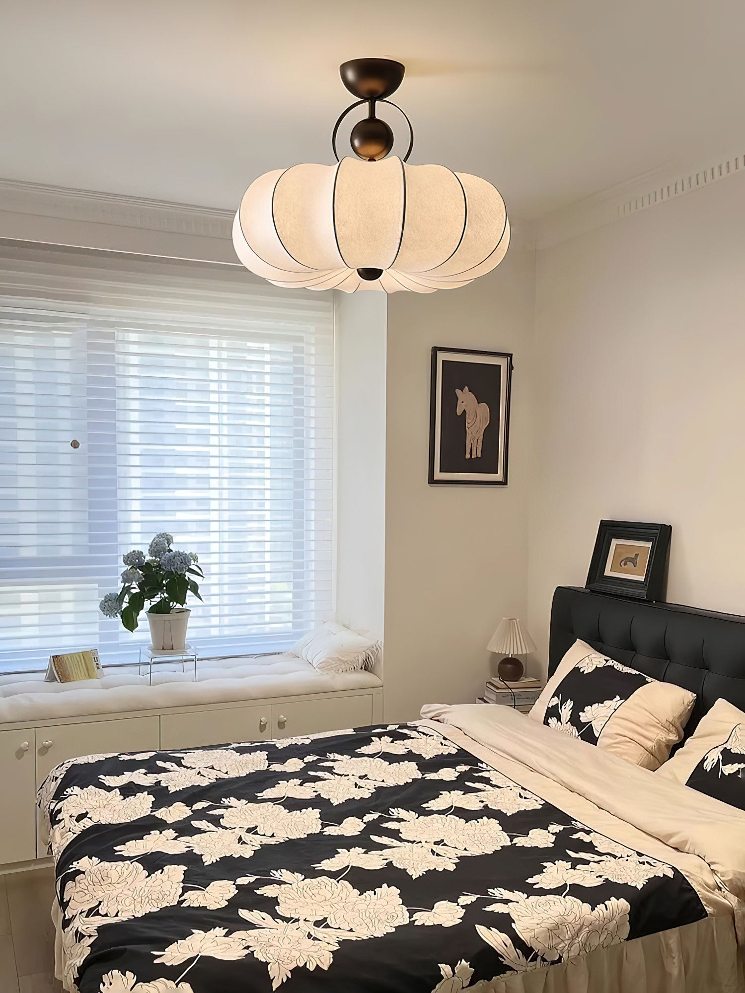 Yunshui Petal Fabric Bronze Pendant Light-Neutral Decor
