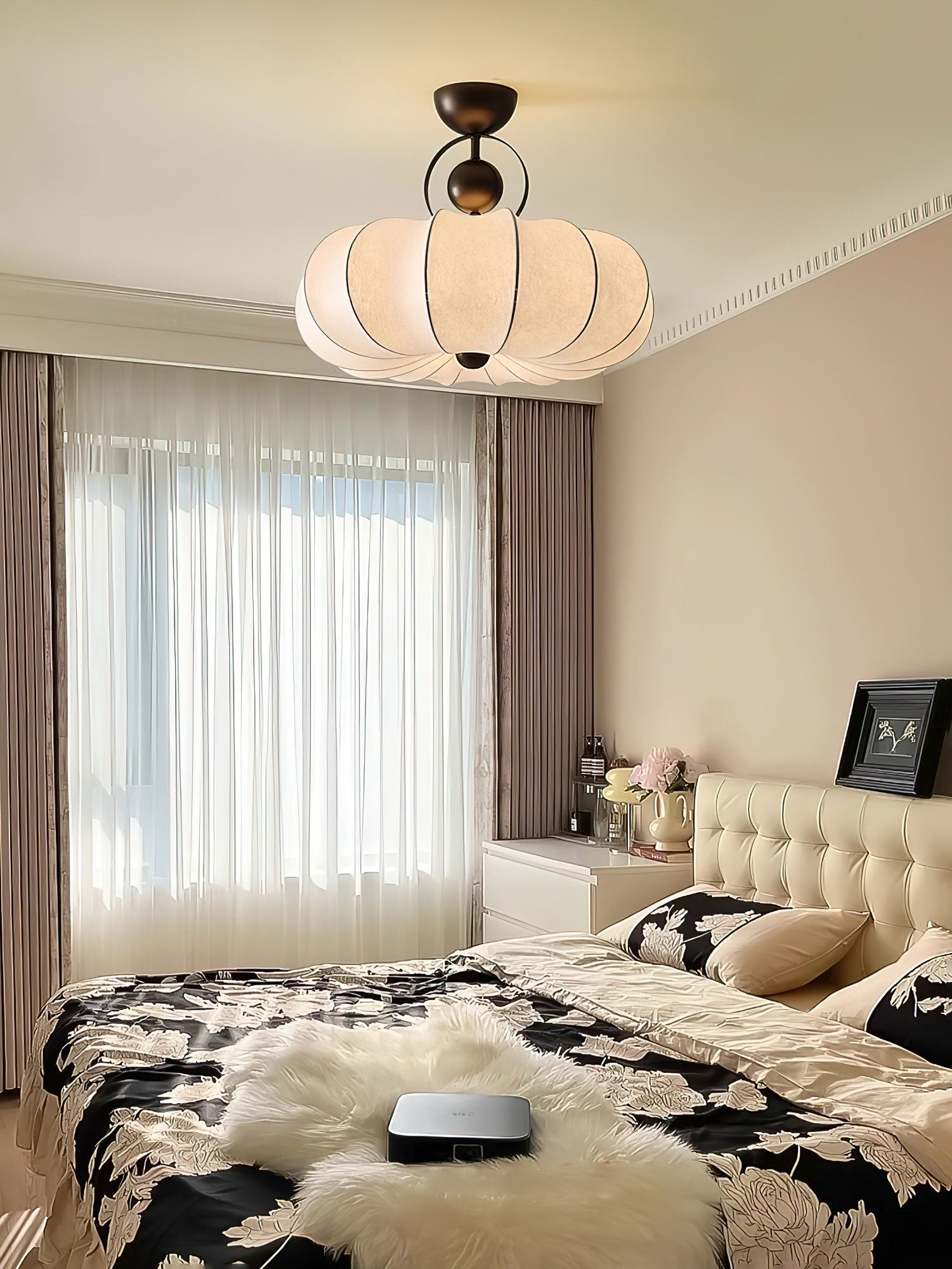 Yunshui Petal Fabric Bronze Pendant Light-Neutral Decor