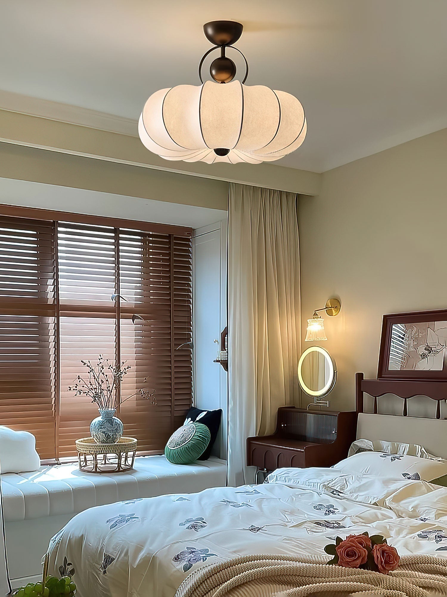 Yunshui Petal Fabric Bronze Pendant Light-Neutral Decor