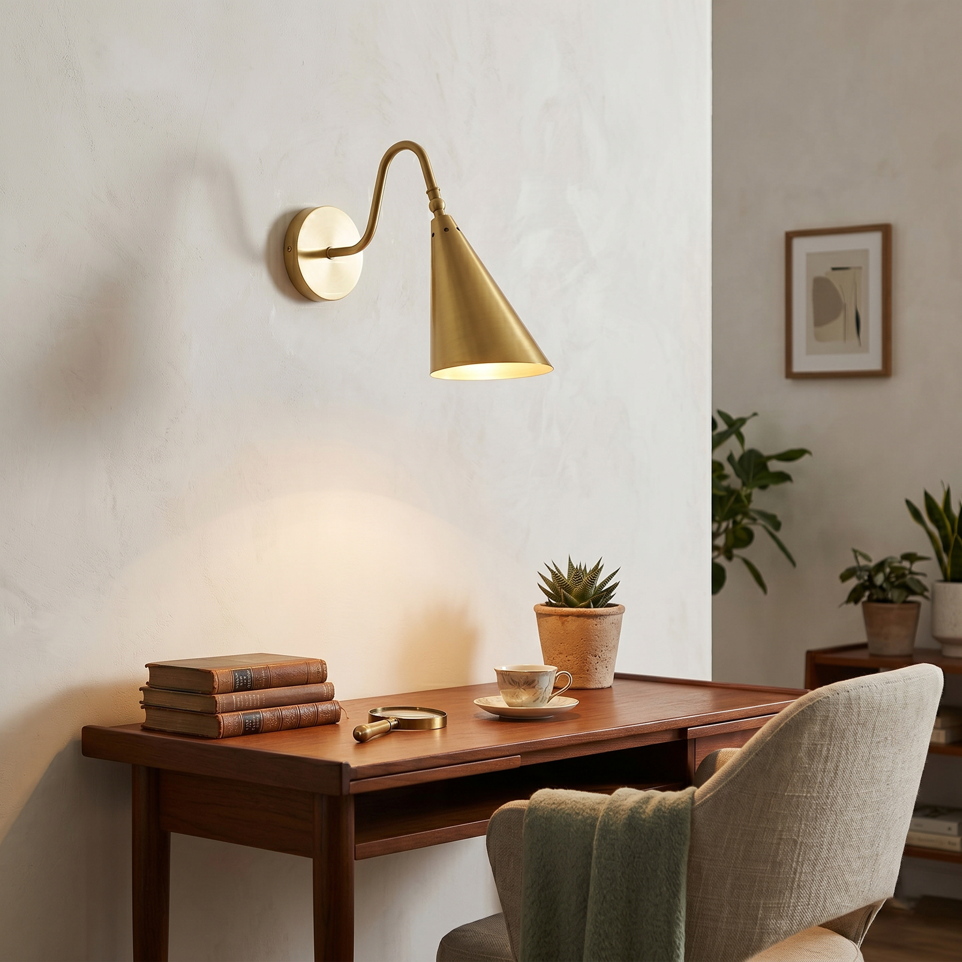 Side profile of the black Trumpet Wall Lamp.