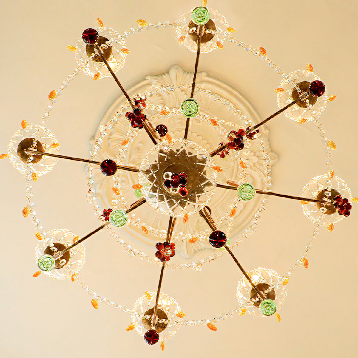 Dimensional graphic for the 8-head chandelier size.