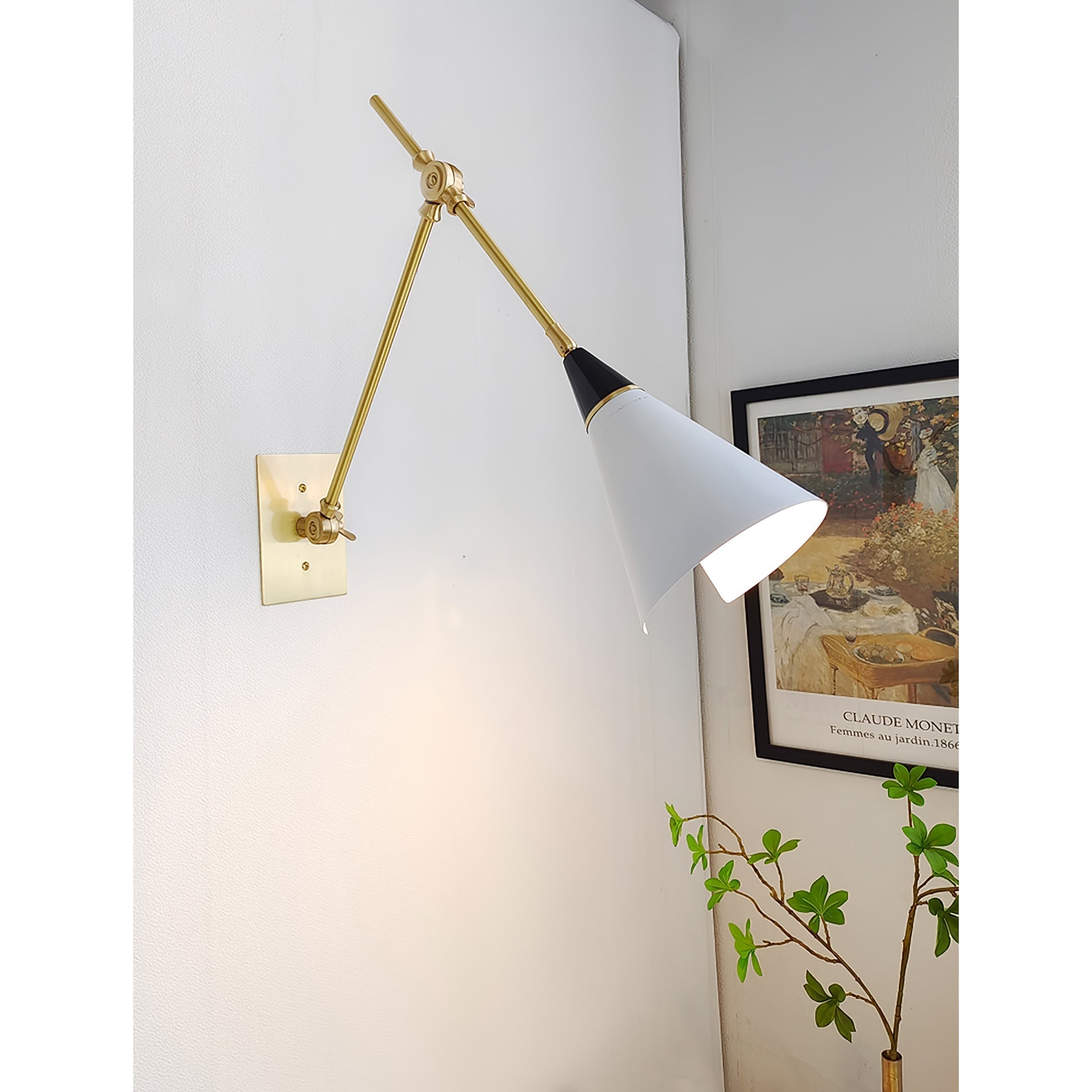Liora Wall Lamp