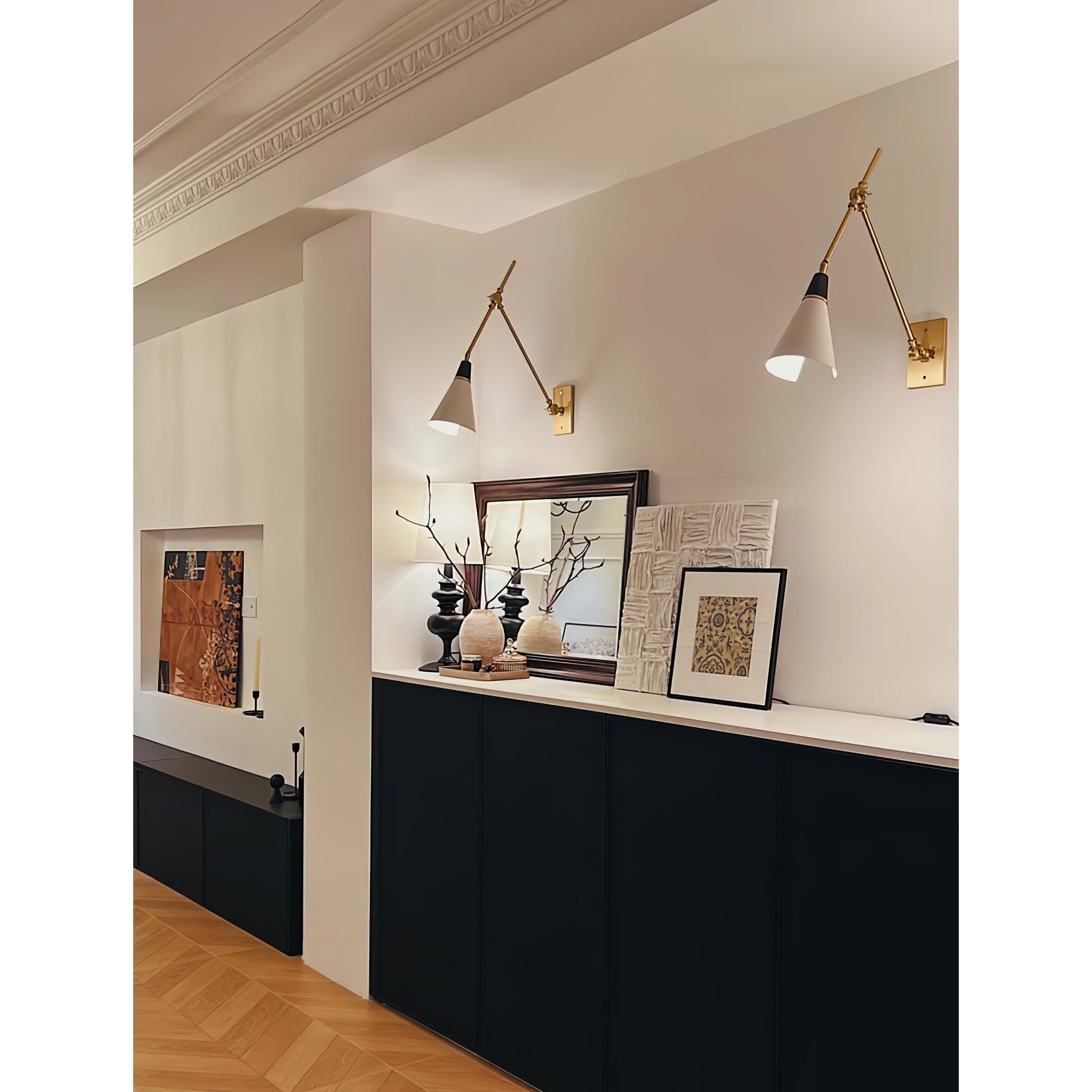 Liora Wall Lamp