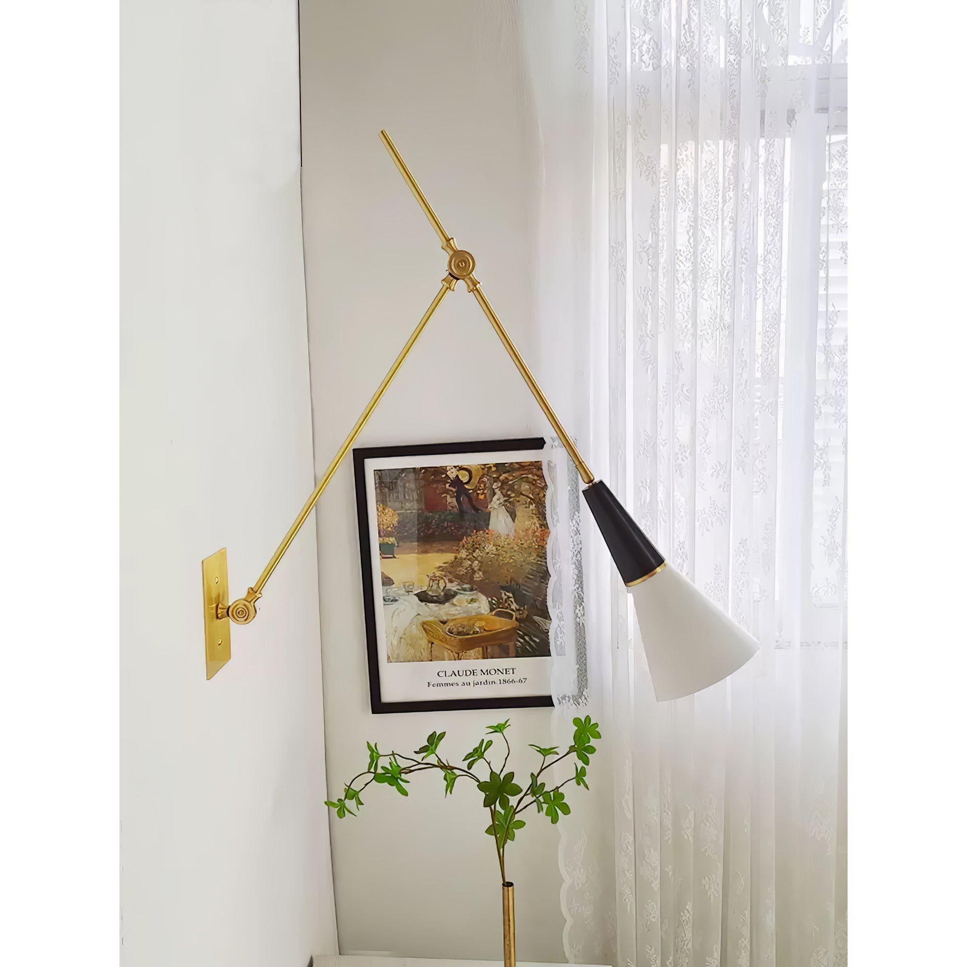 Liora Wall Lamp
