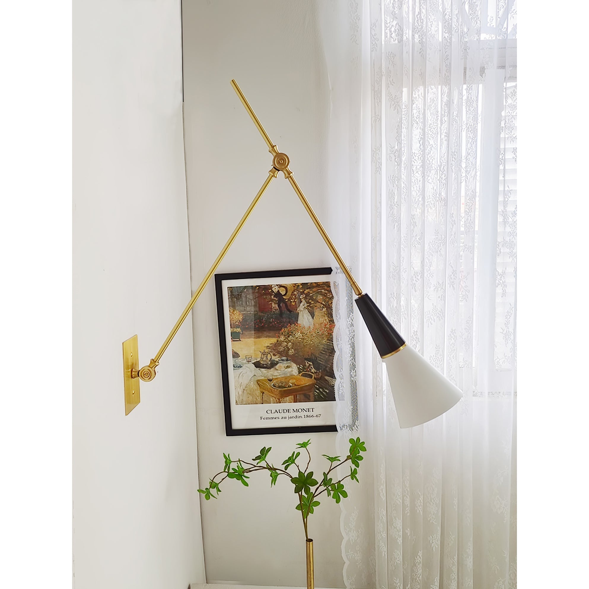 Liora Wall Lamp