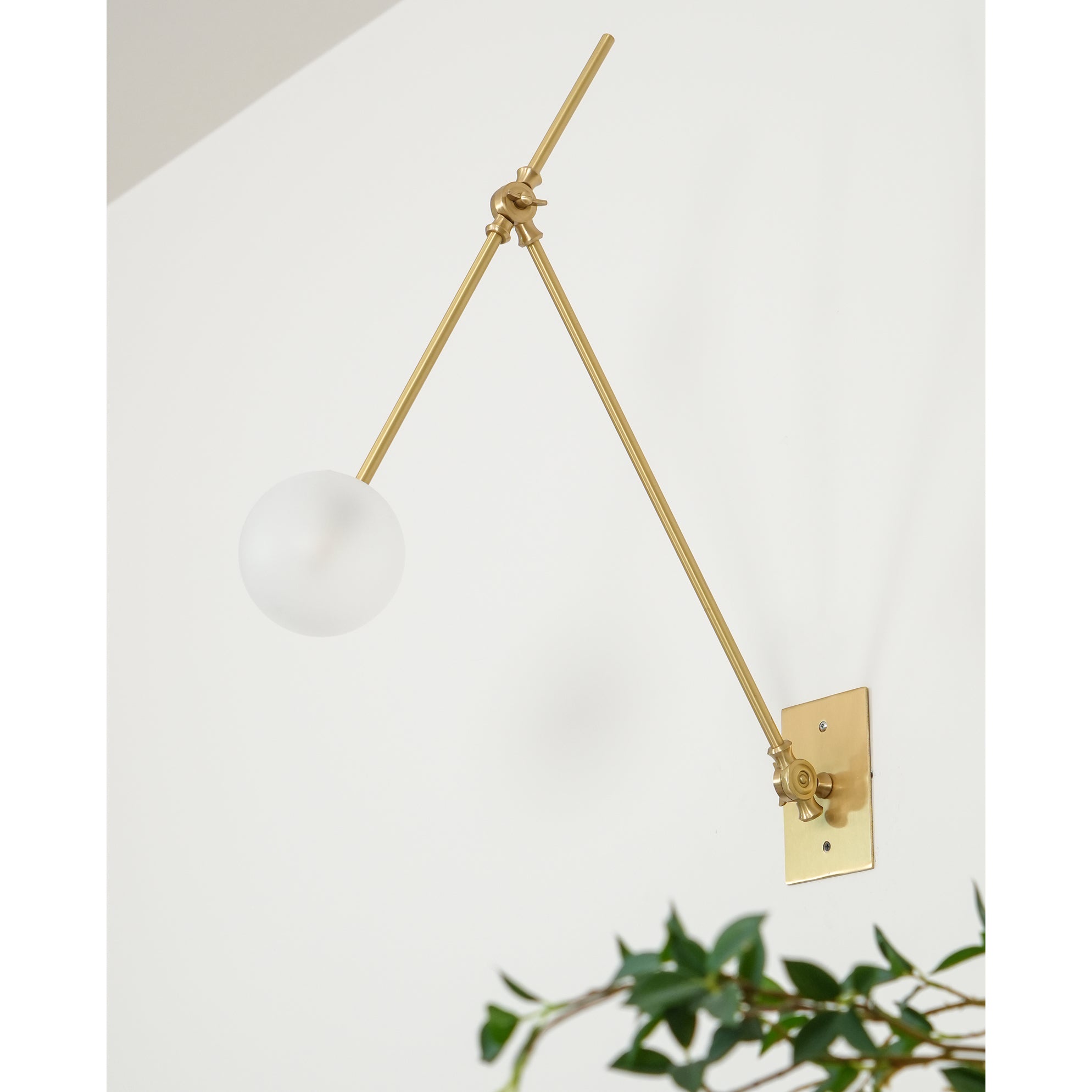 Liora Wall Lamp