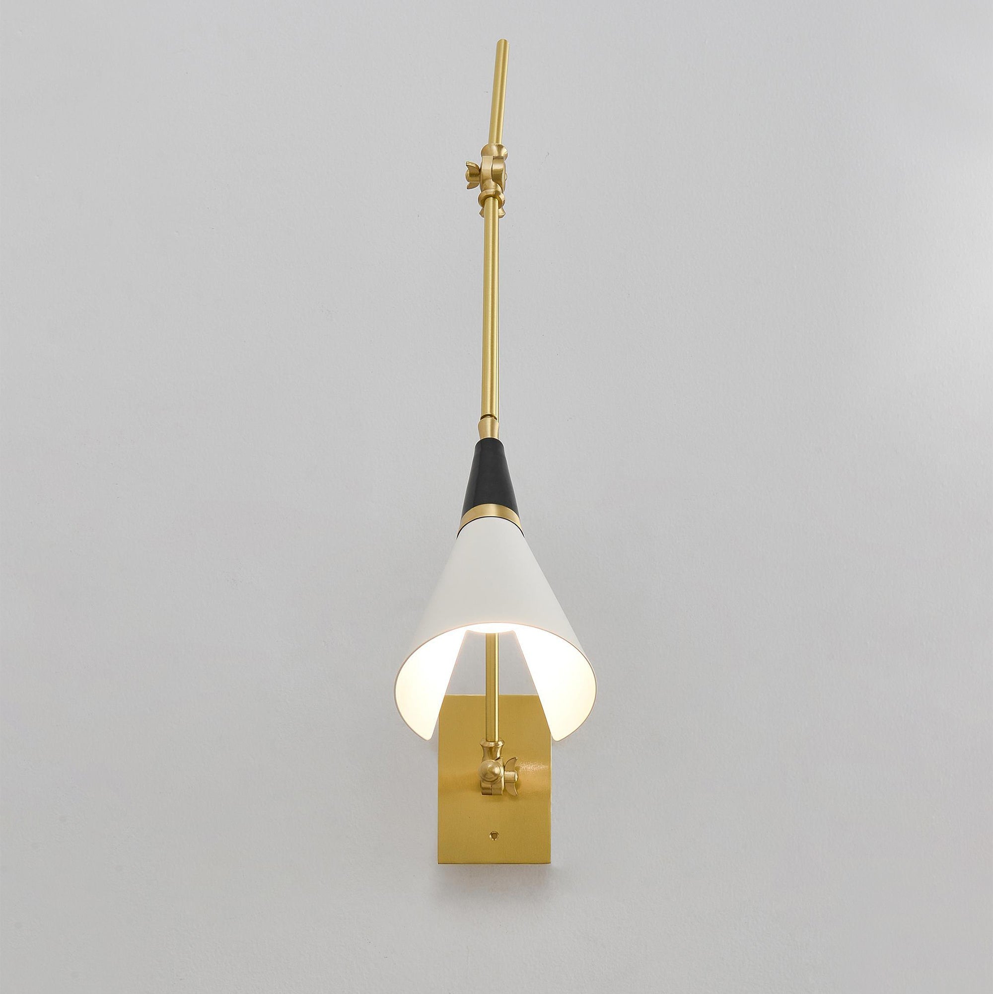Liora Wall Lamp