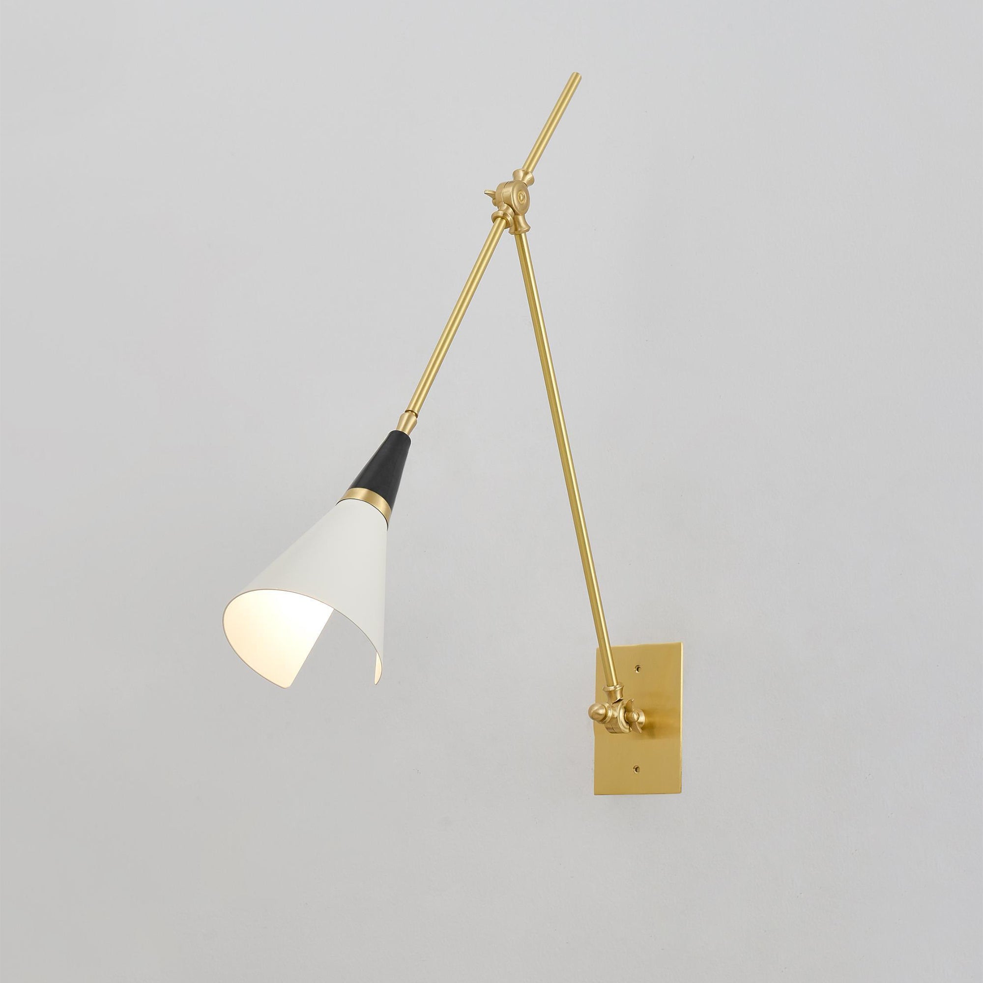 Liora Wall Lamp